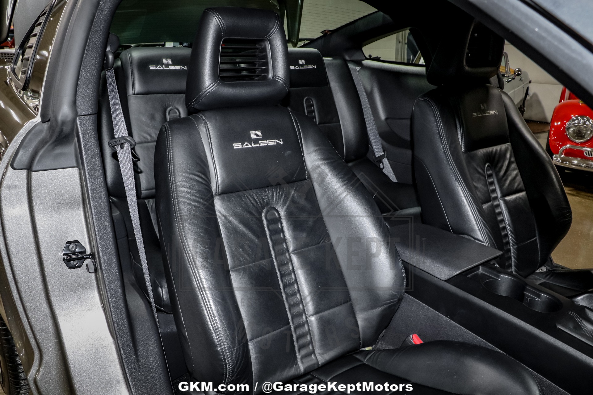 2005 Ford Mustang 74