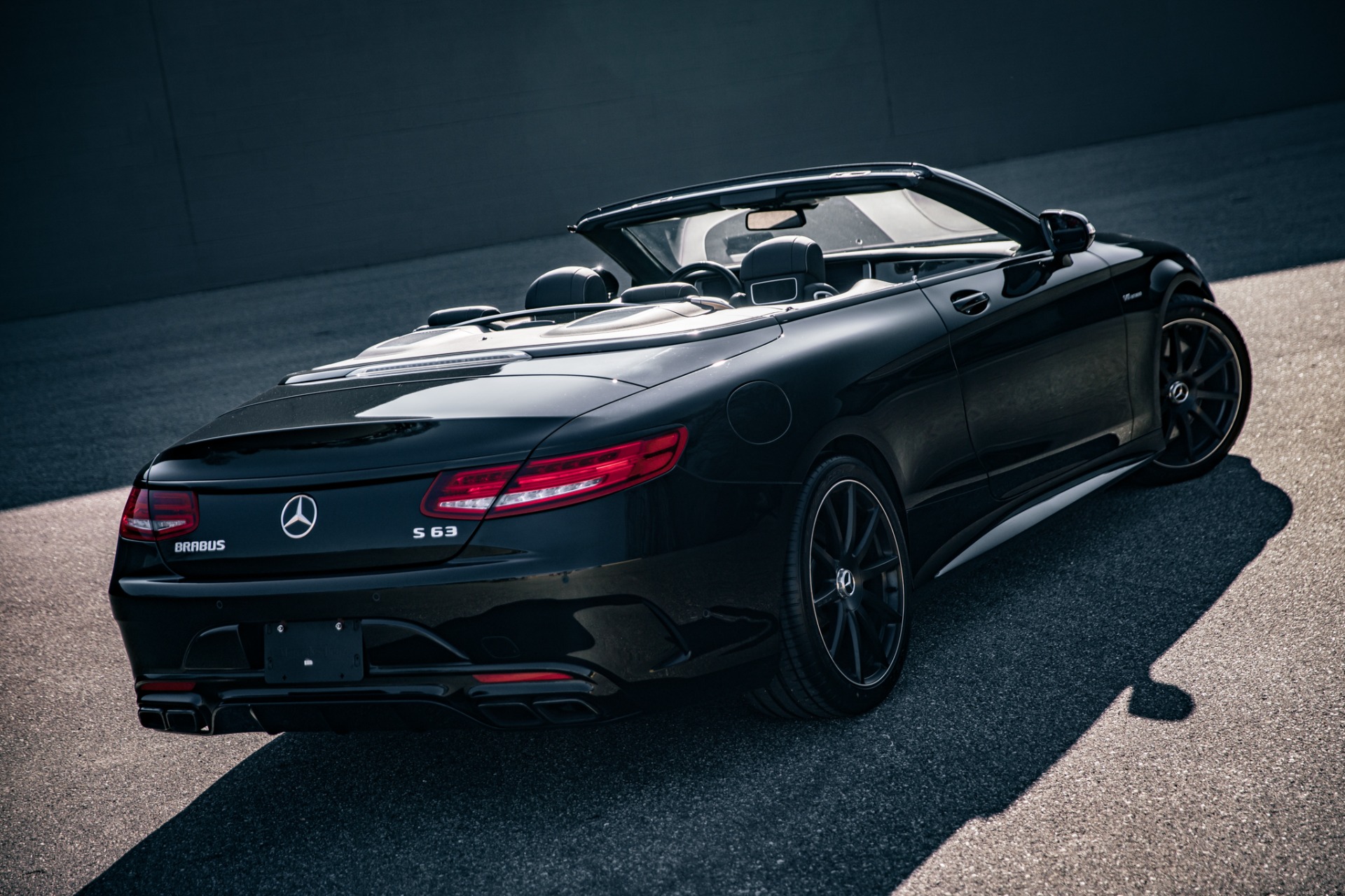 2017 Mercedes-Benz AMG S63 23