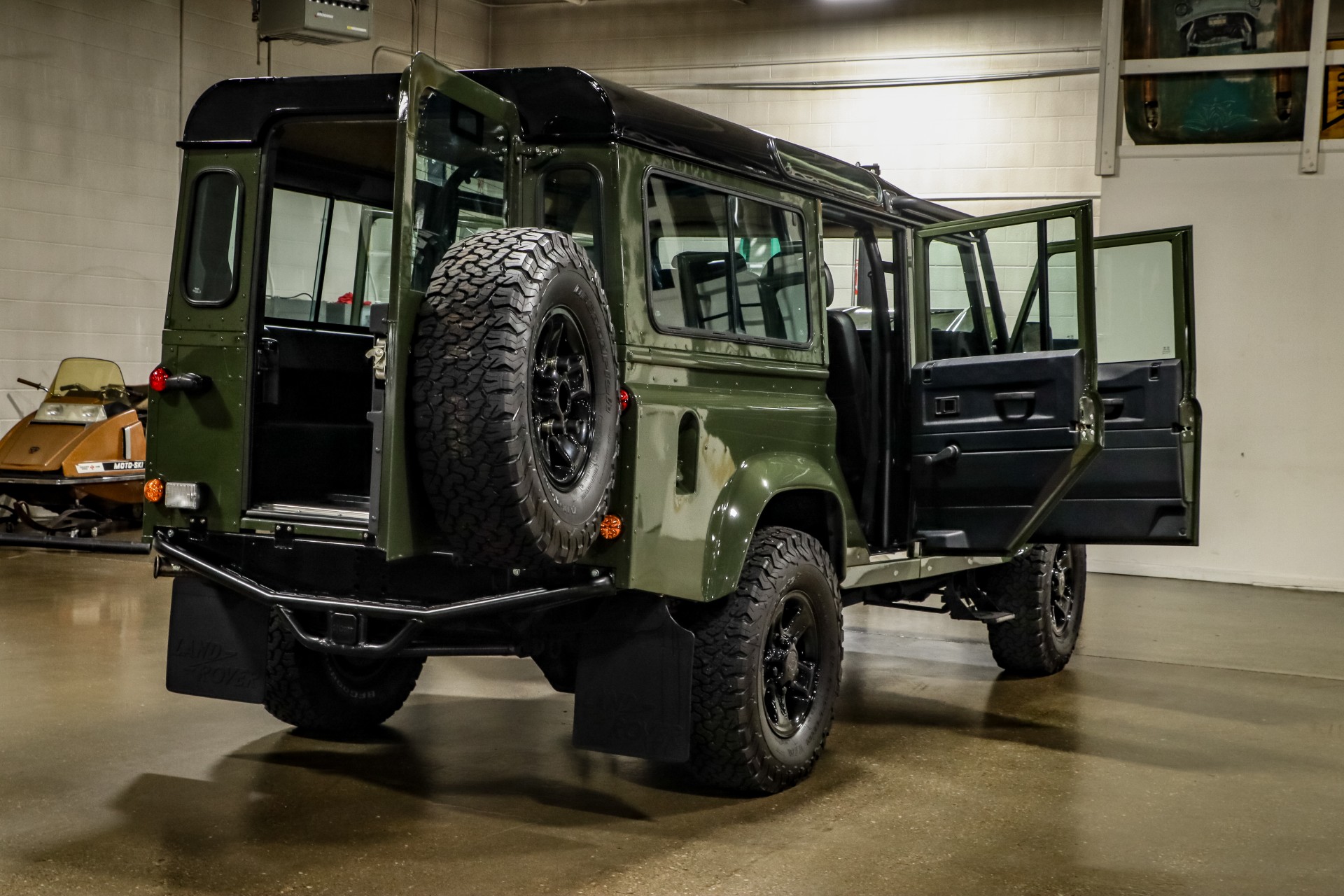 1986 Land Rover Defender 110 203