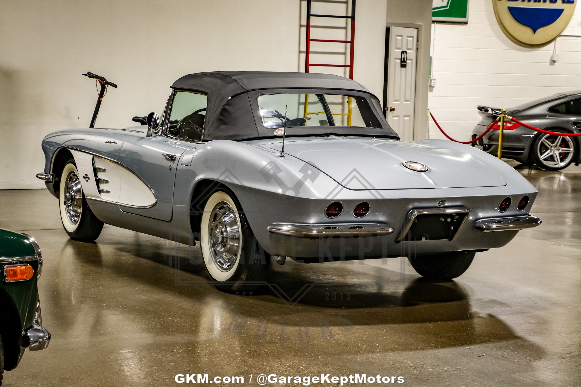 1961 Chevrolet Corvette 11