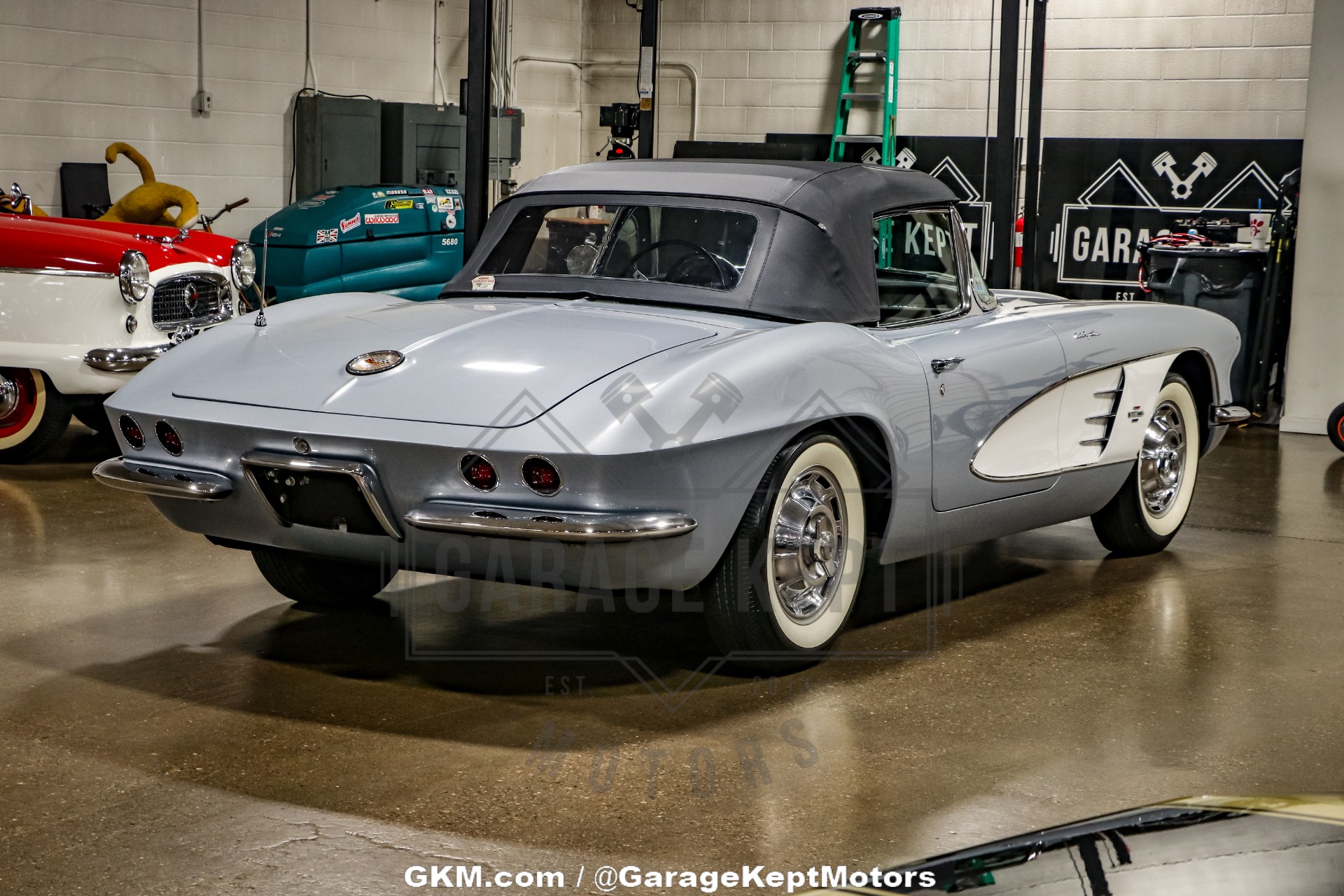 1961 Chevrolet Corvette 12