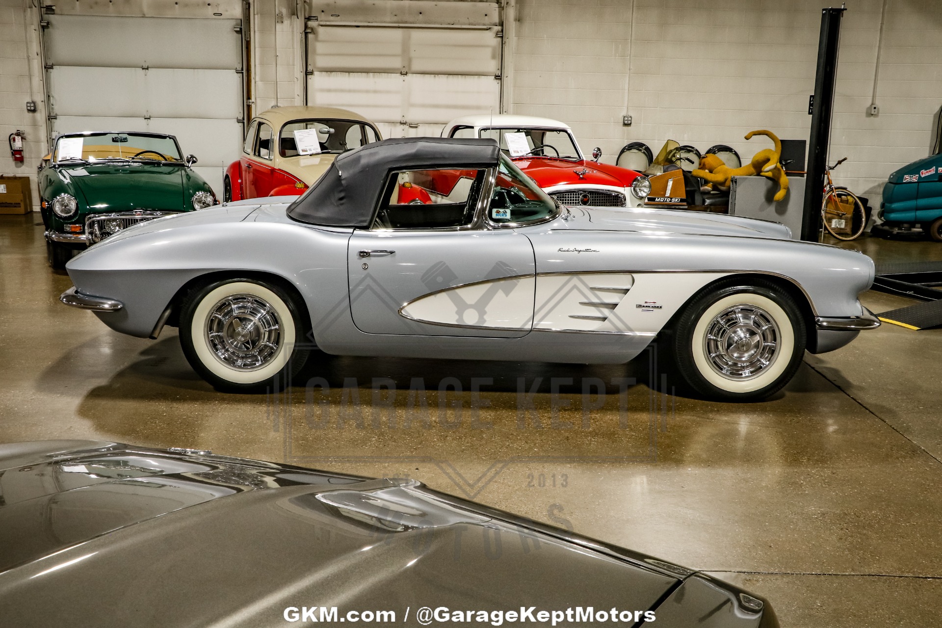 1961 Chevrolet Corvette 13