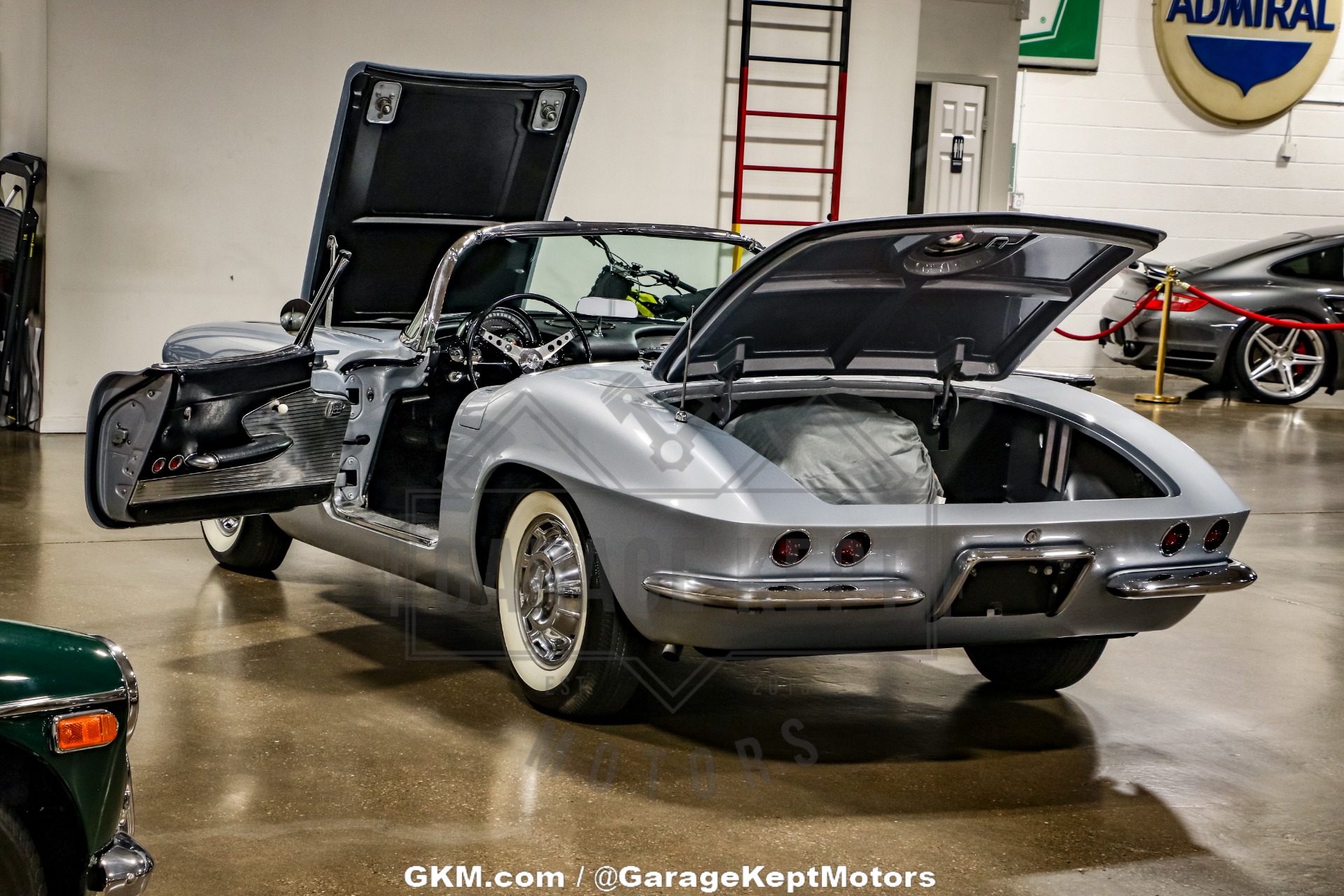 1961 Chevrolet Corvette 4