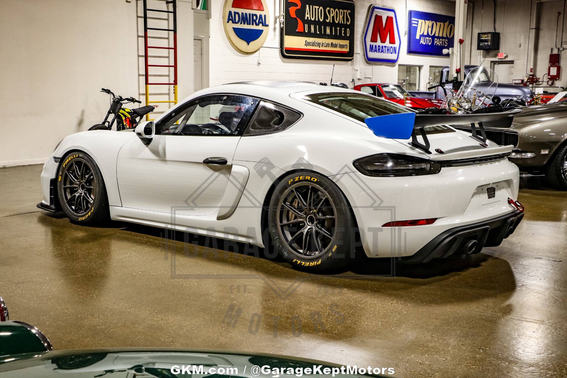 2019 Porsche Cayman GT4 11