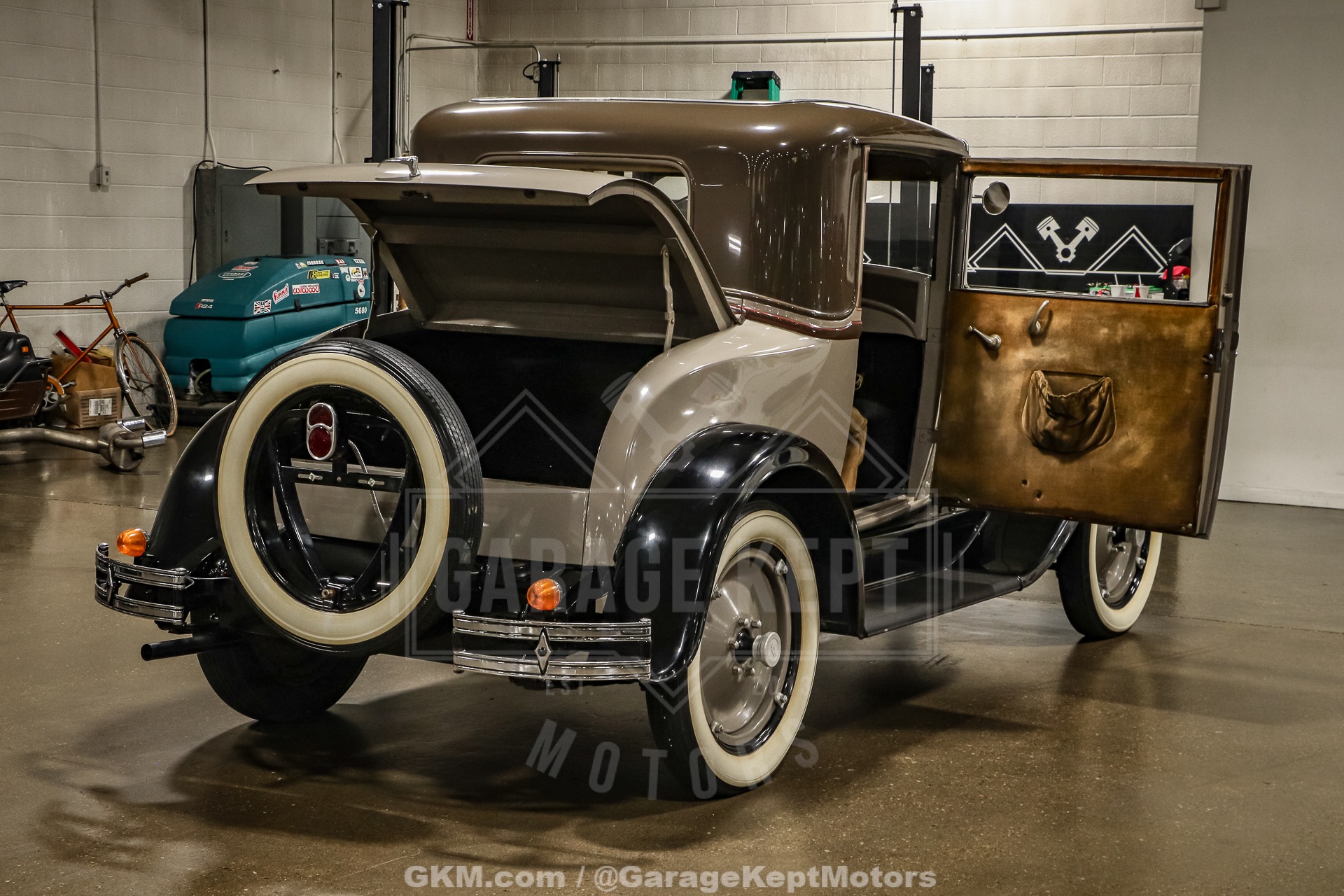 1929 Chevrolet Coupe 65