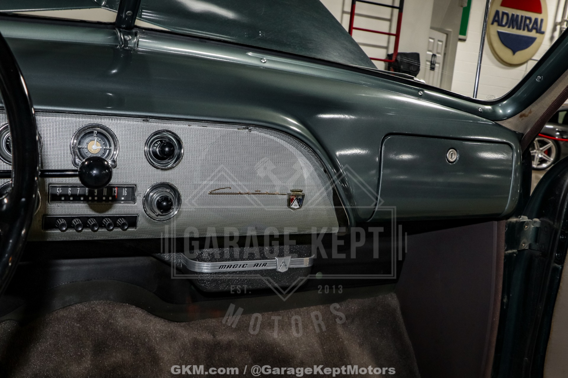 1951 Ford Custom Deluxe 105