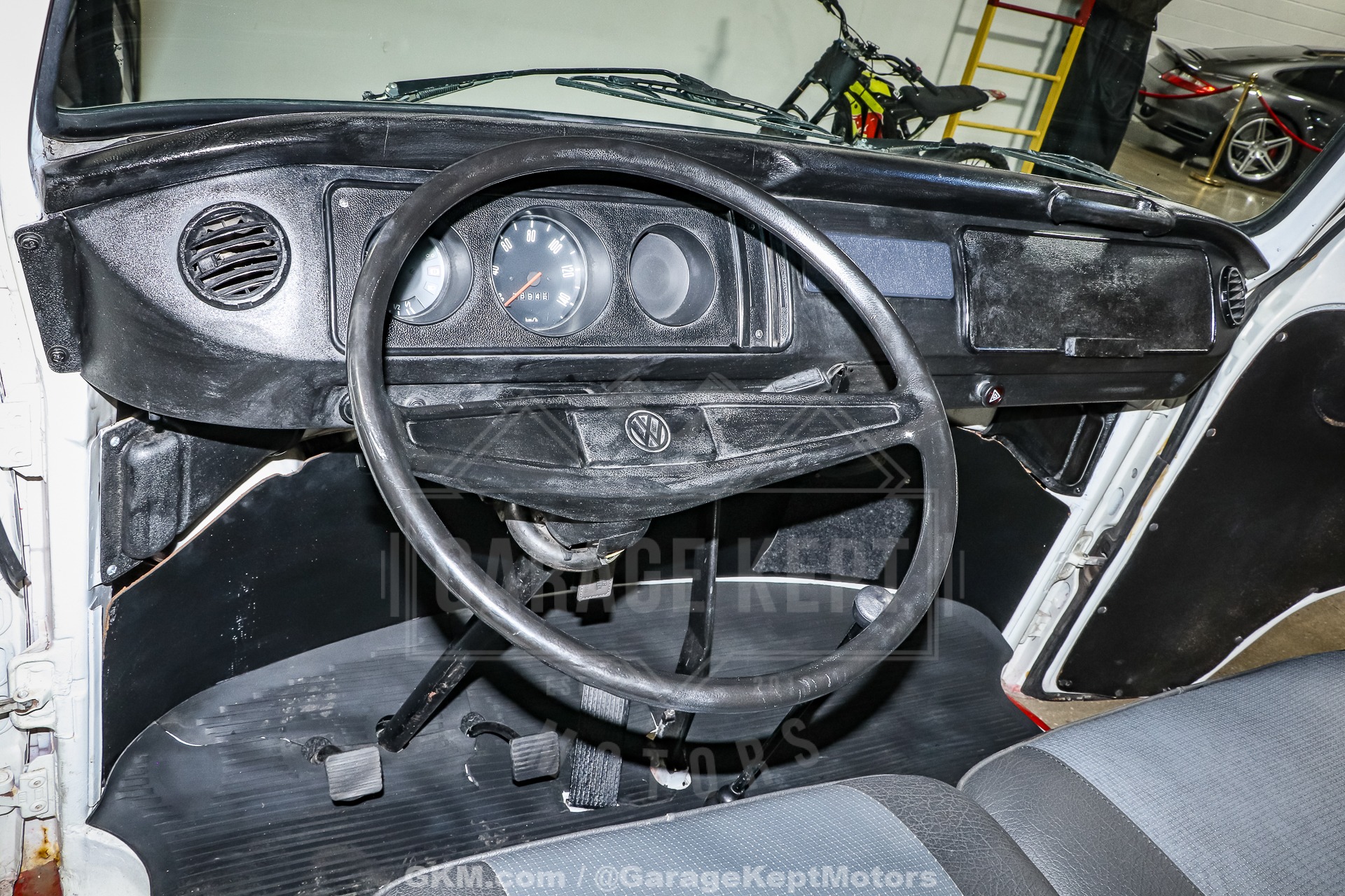 1973 Volkswagen Type 2 Bus 4