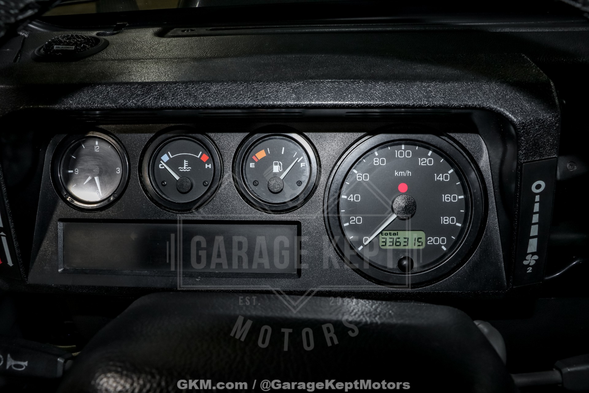 2000 Land Rover Defender 130 127
