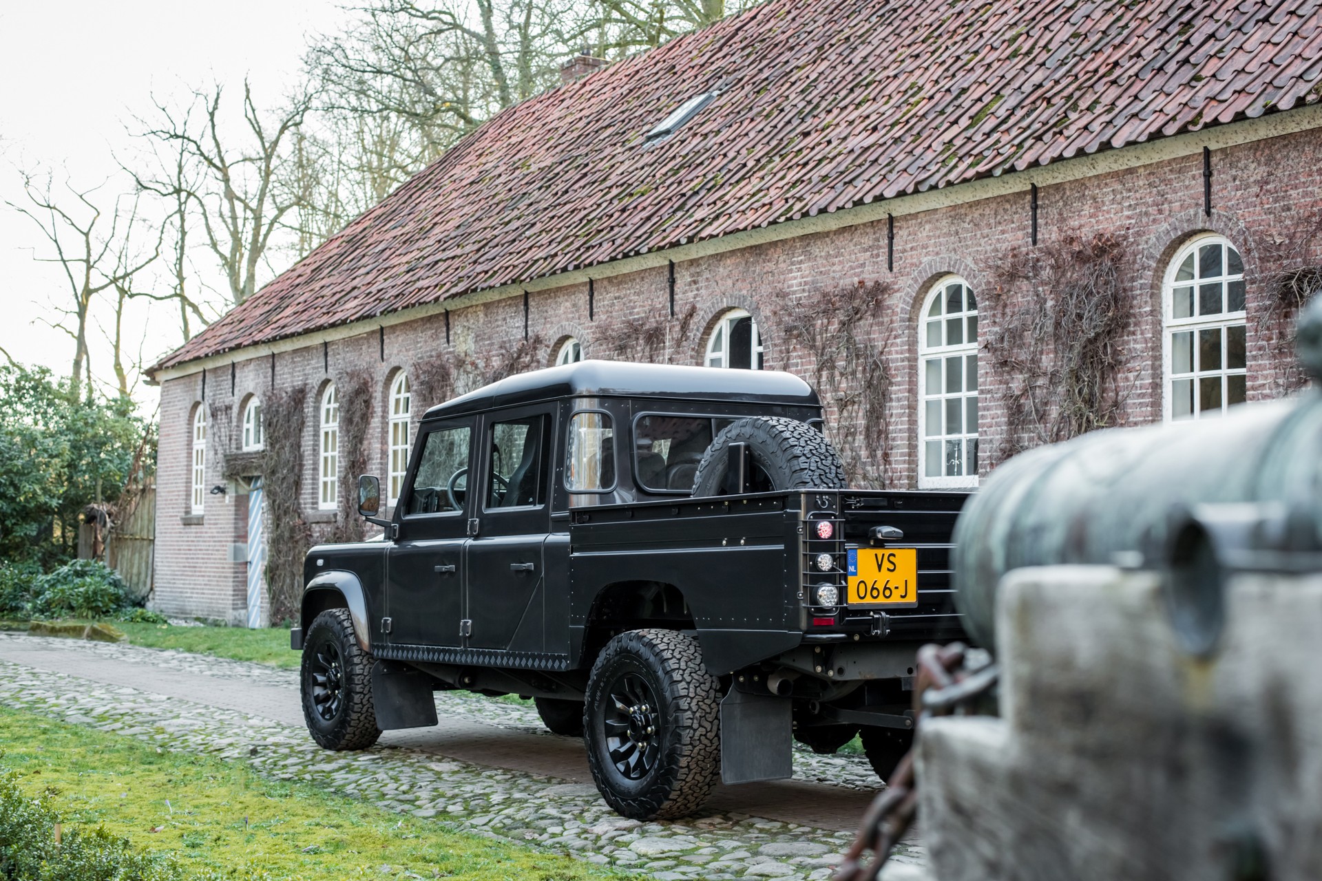 2000 Land Rover Defender 130 208