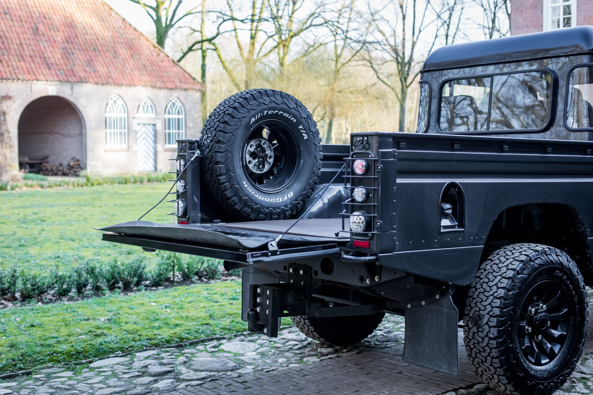 2000 Land Rover Defender 130 209