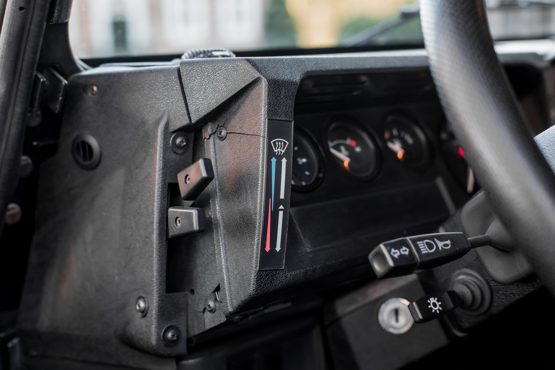 2000 Land Rover Defender 130 220
