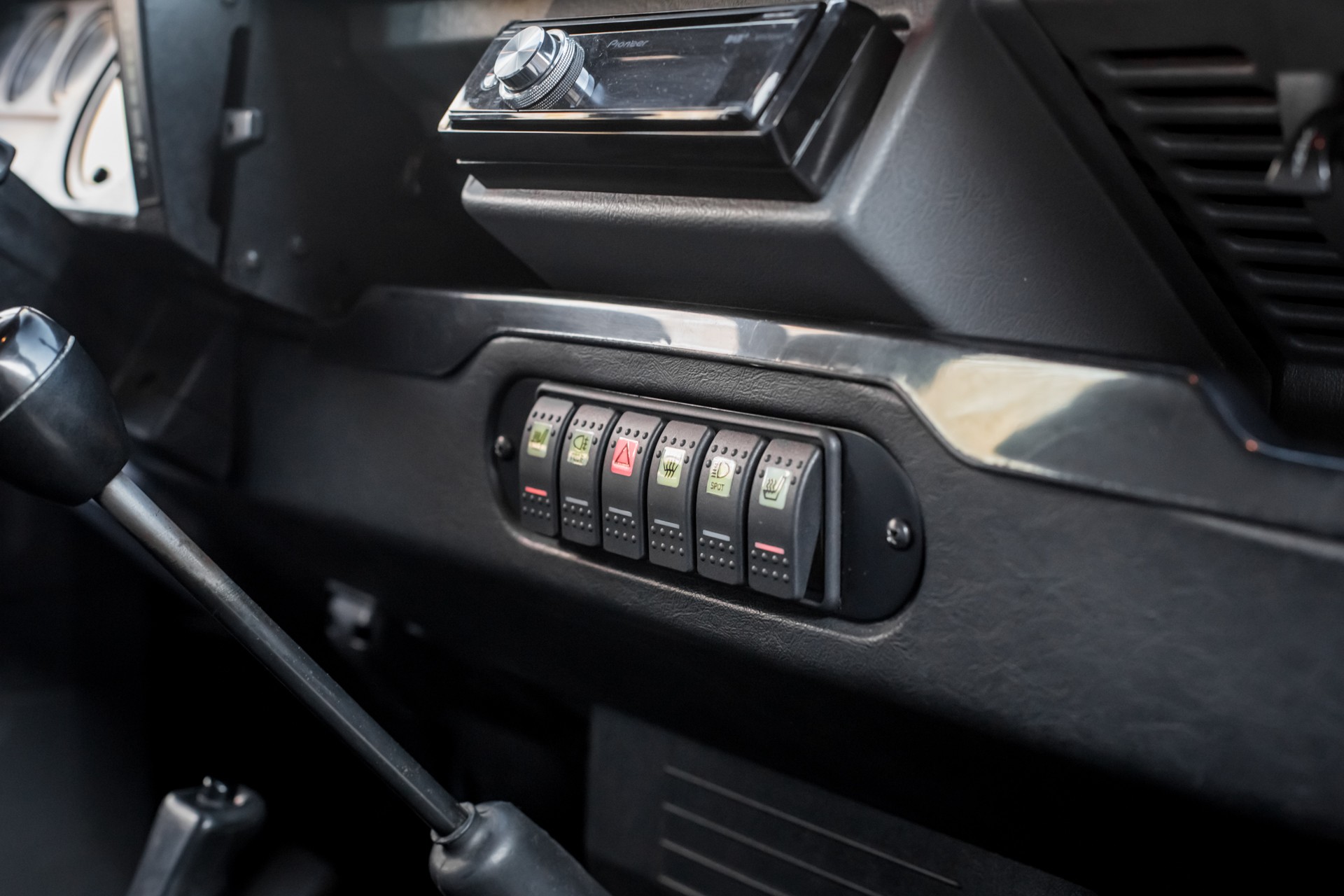 2000 Land Rover Defender 130 224