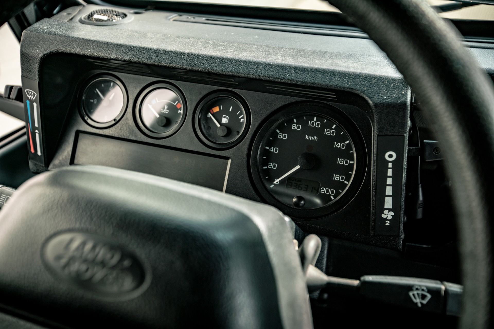 2000 Land Rover Defender 130 9