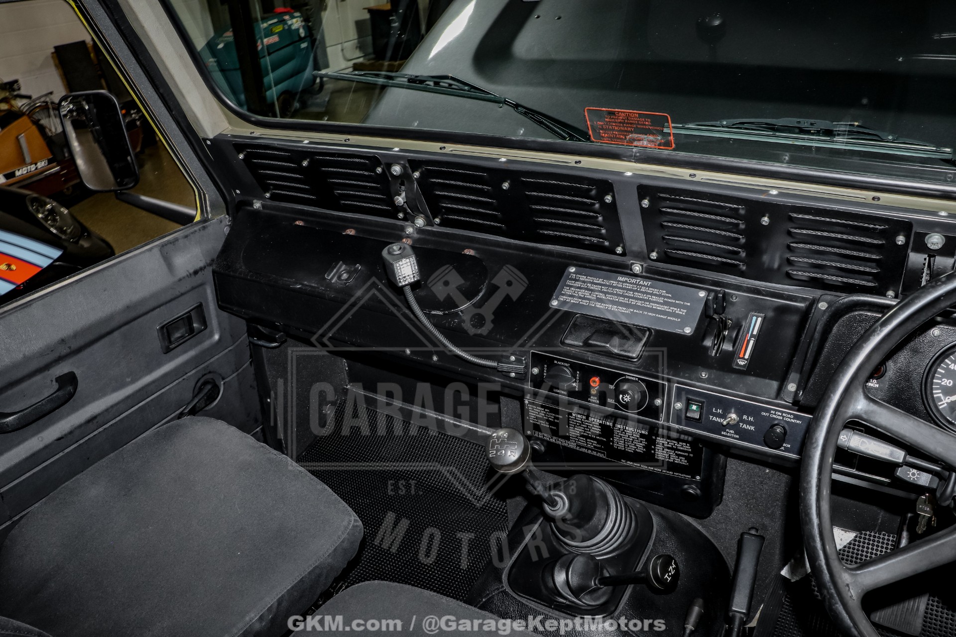 1989 Land Rover Defender 110 Perentie 6x6 113