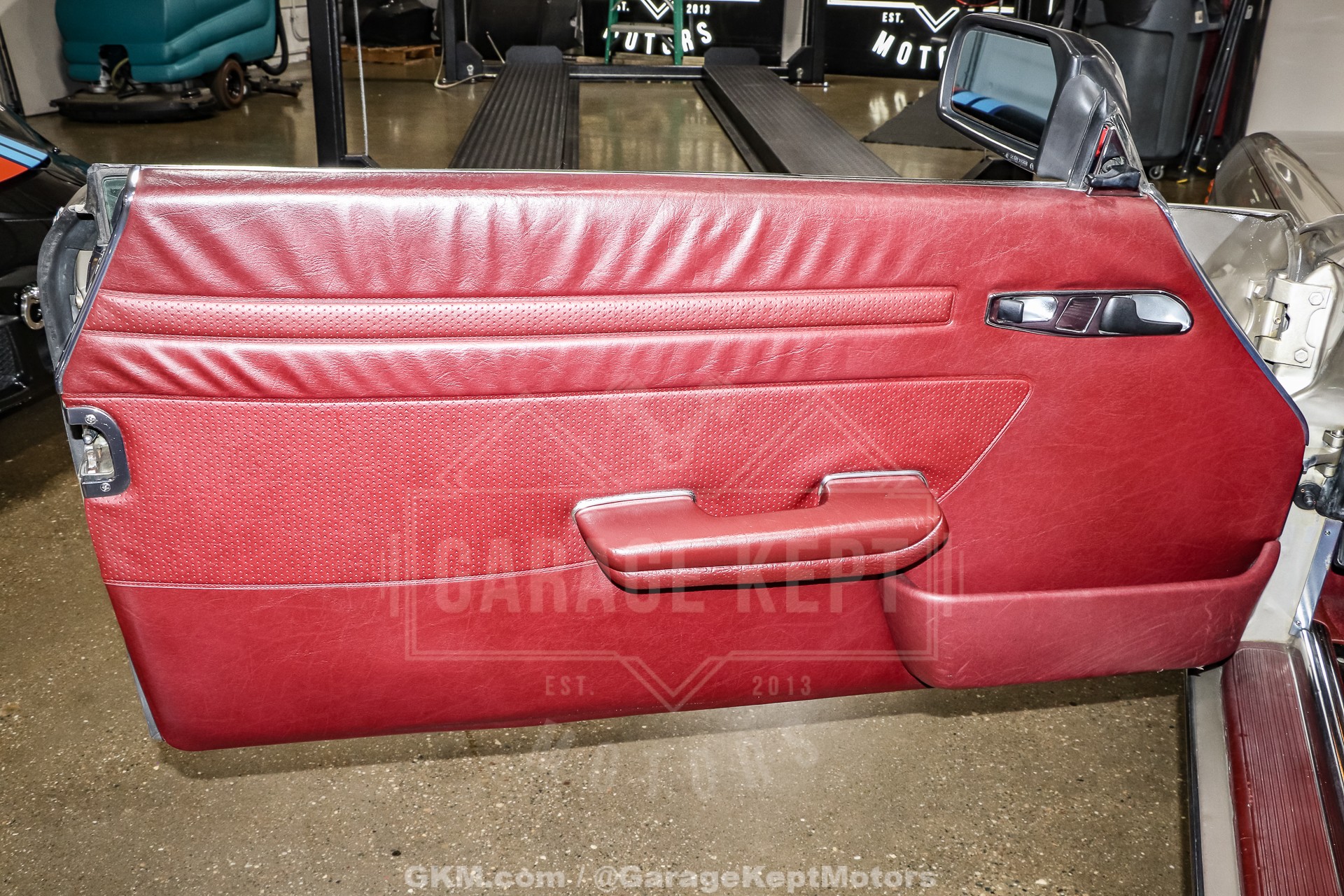 1986 Mercedes-Benz 560SL 102