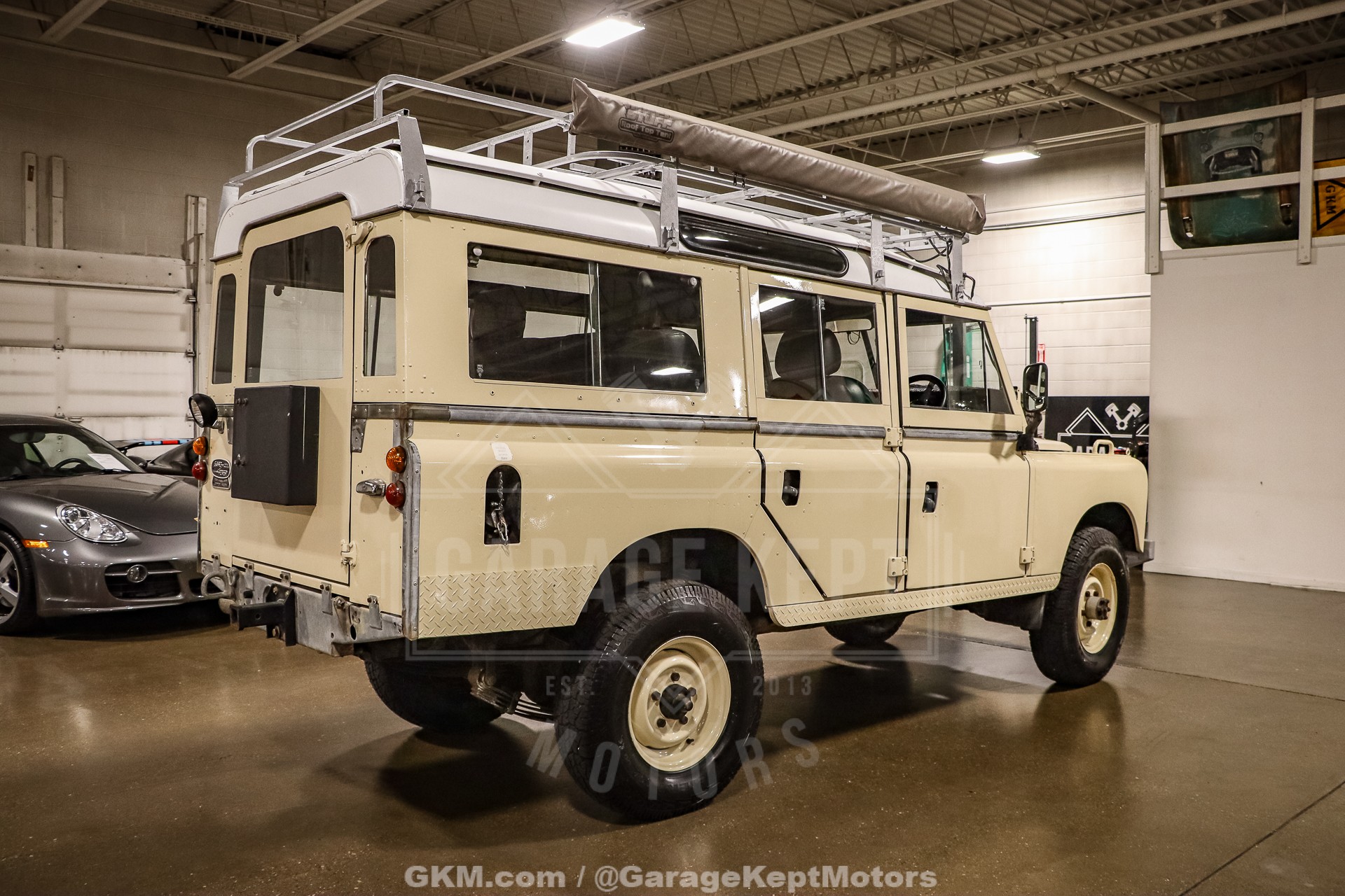 1974 Land Rover 109 Series III Wagon 10