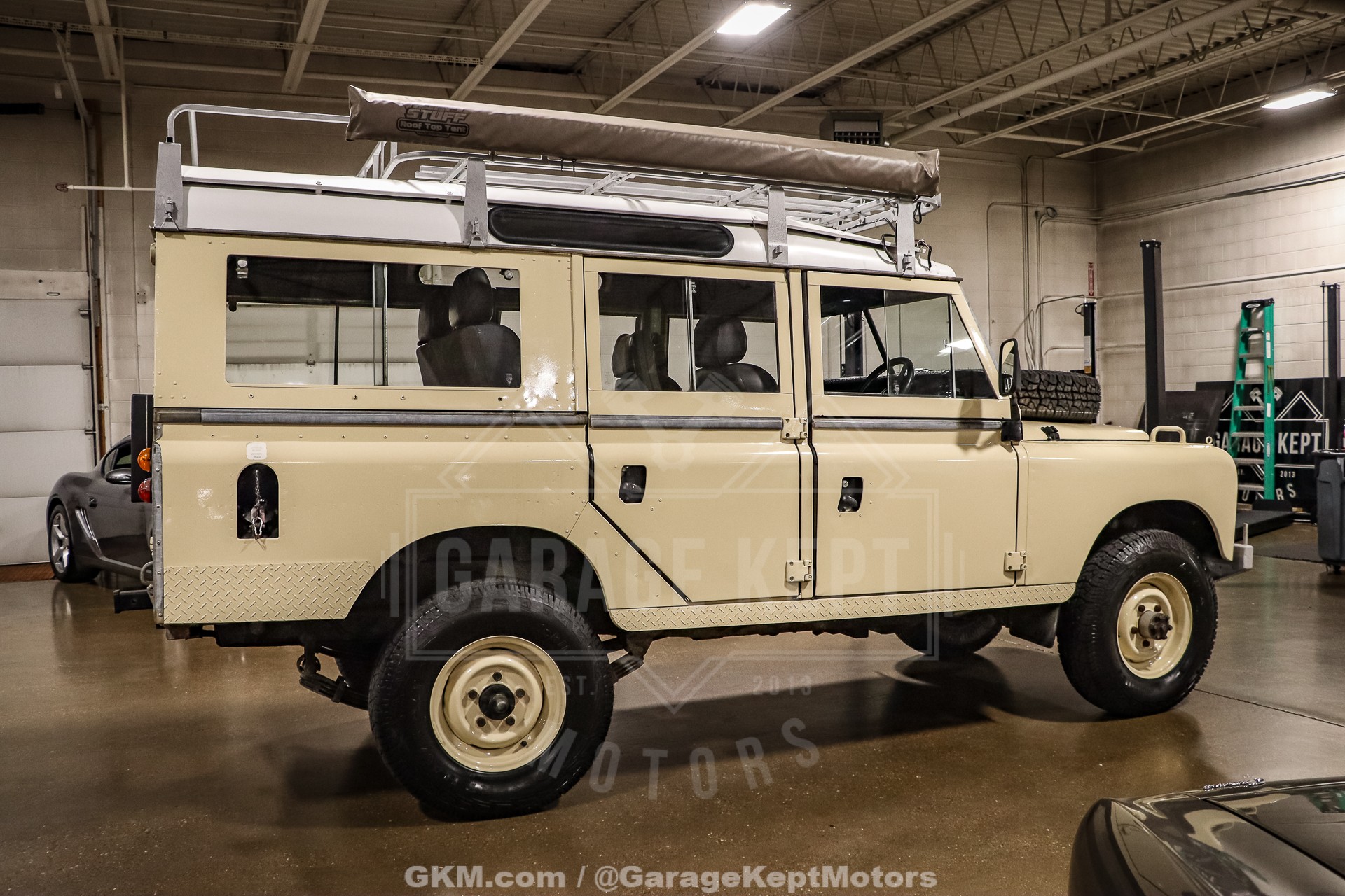 1974 Land Rover 109 Series III Wagon 11