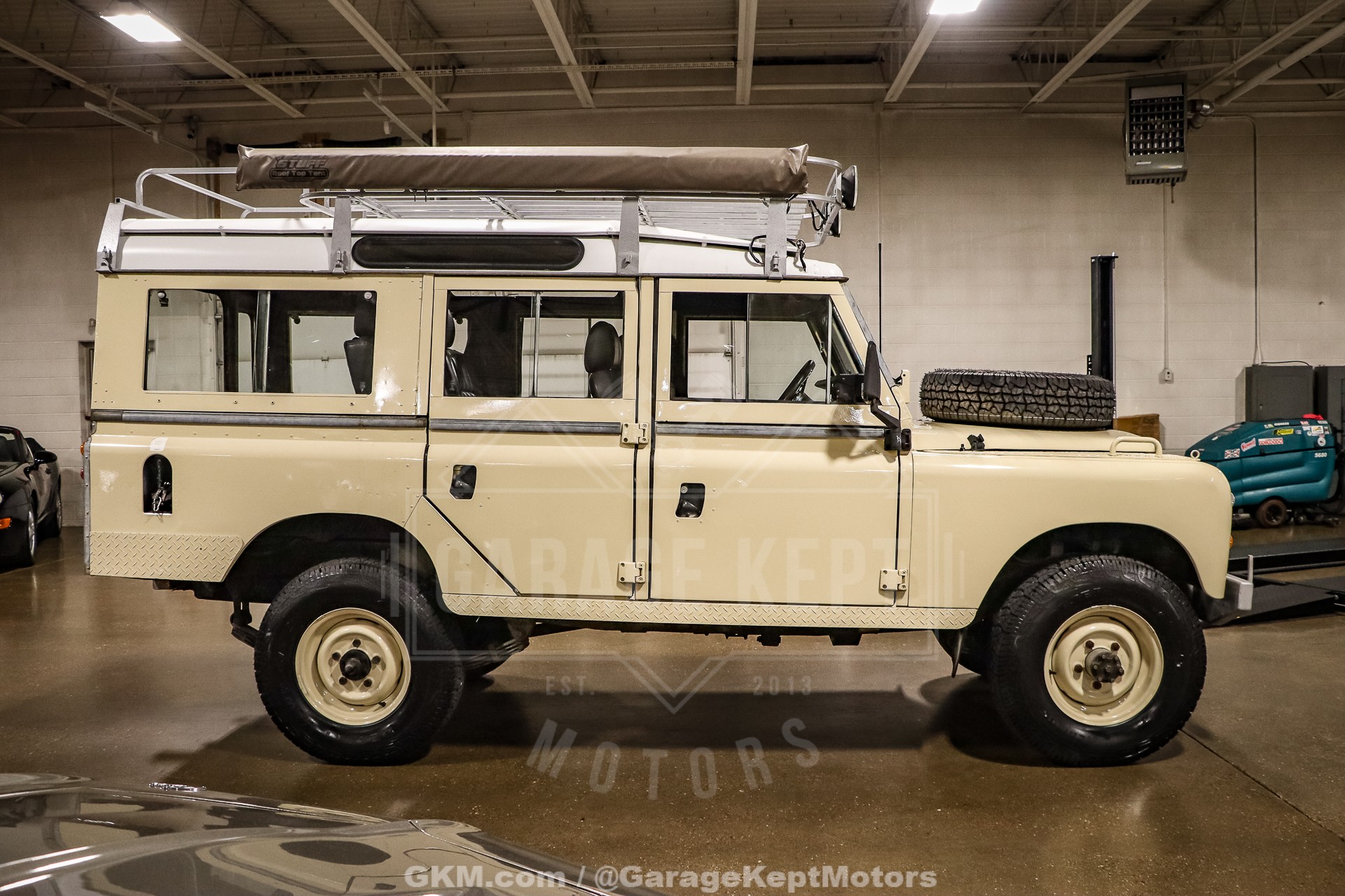 1974 Land Rover 109 Series III Wagon 12