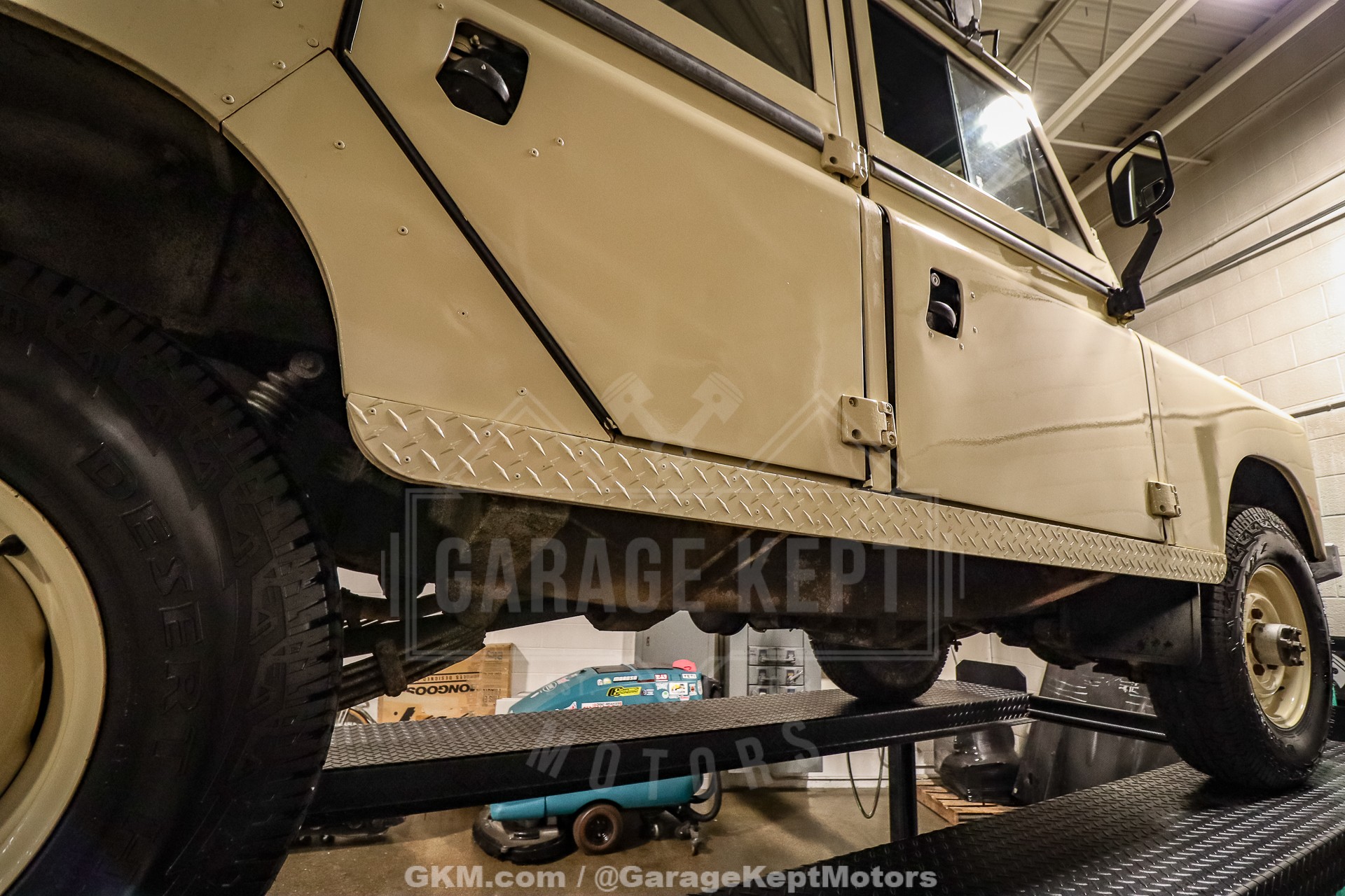1974 Land Rover 109 Series III Wagon 140