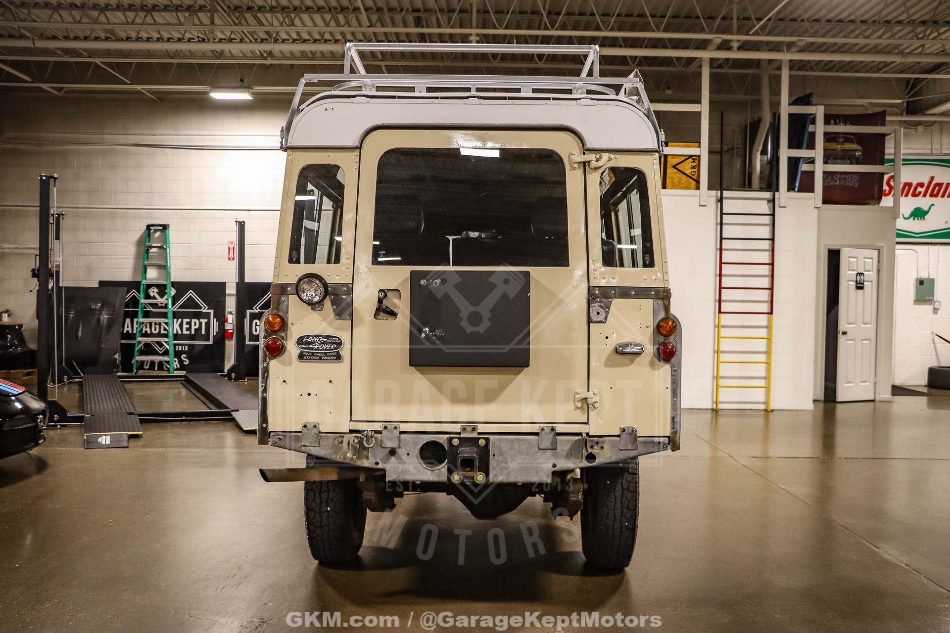 1974 Land Rover 109 Series III Wagon 8