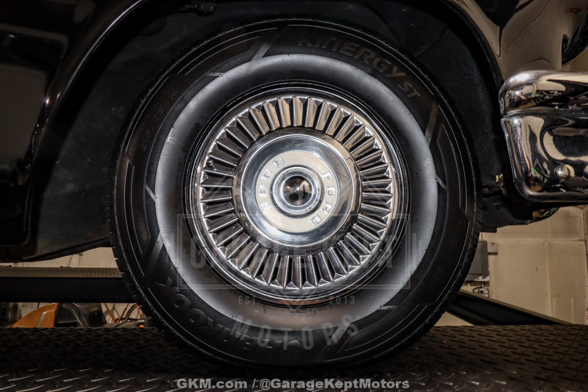 1957 Ford Thunderbird 318