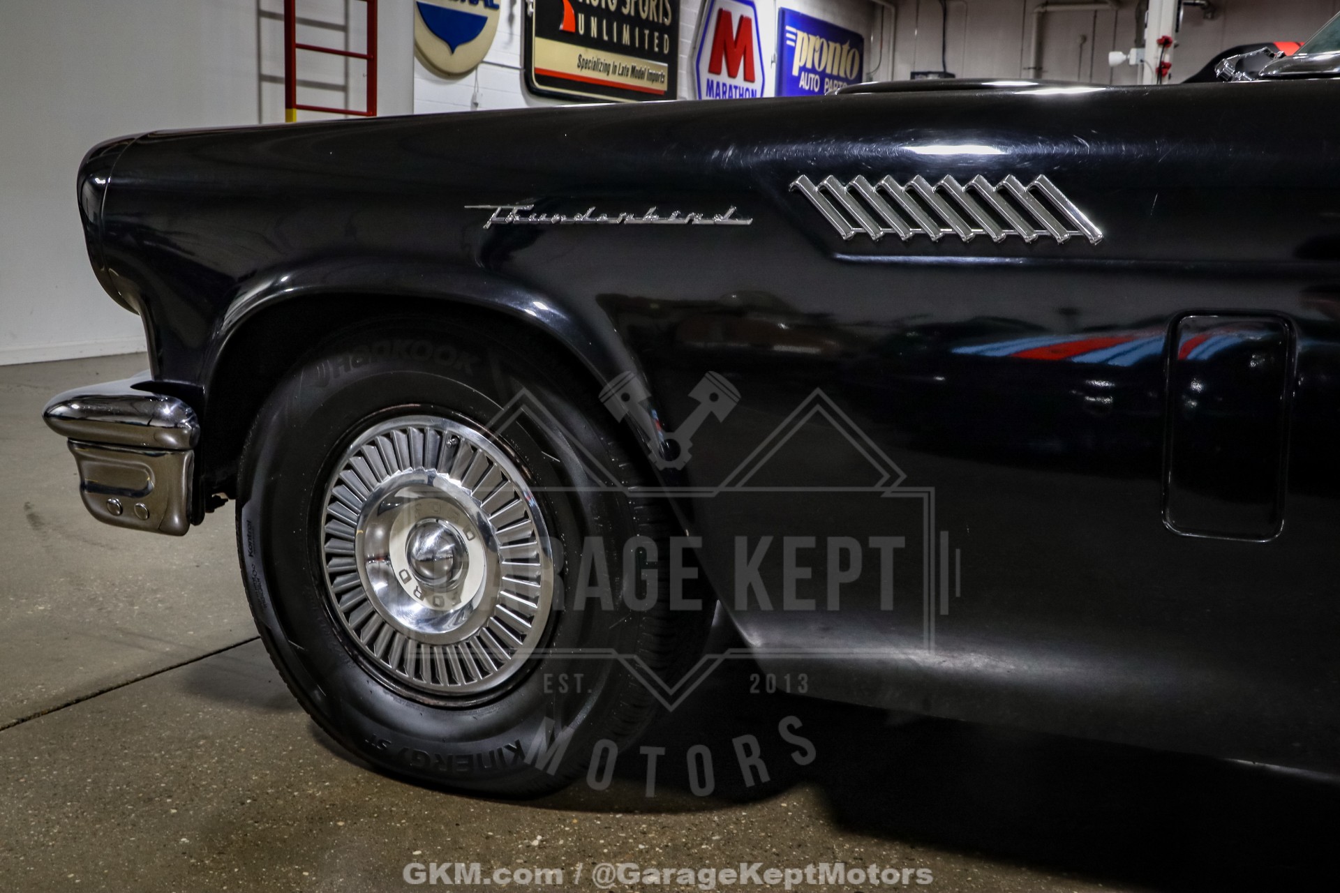 1957 Ford Thunderbird 64