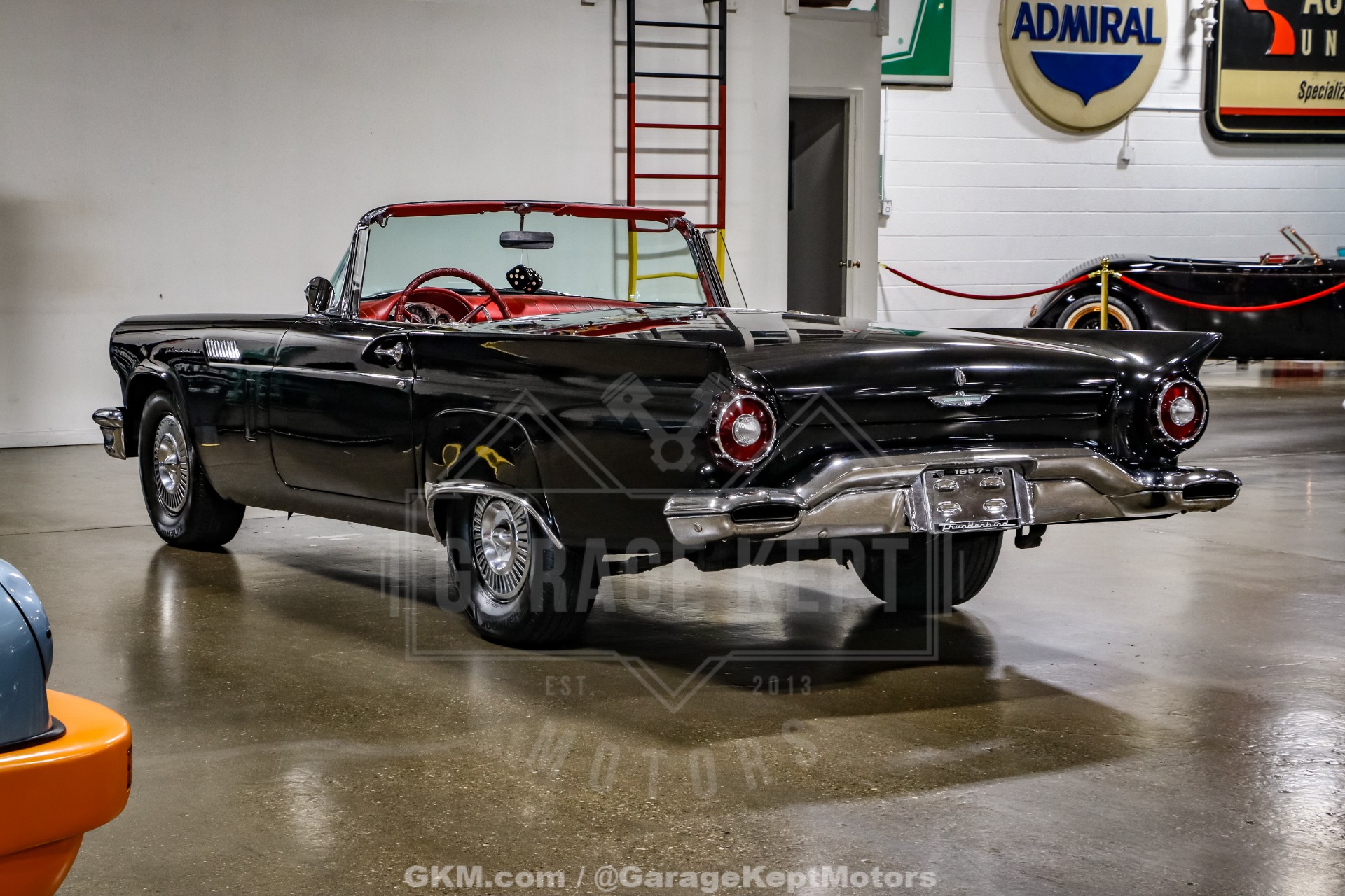 1957 Ford Thunderbird 158