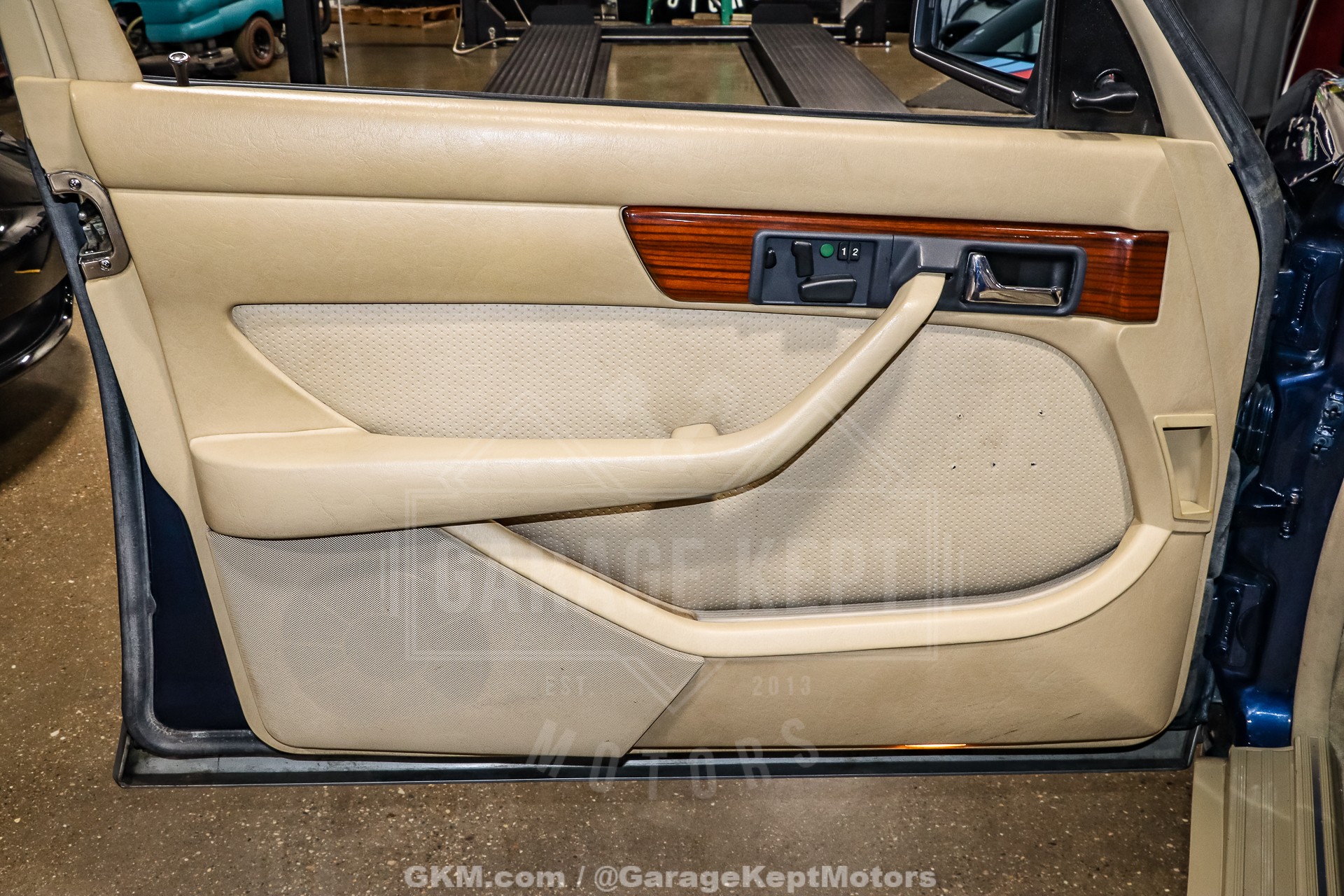 1988 Mercedes-Benz 420-Class 105