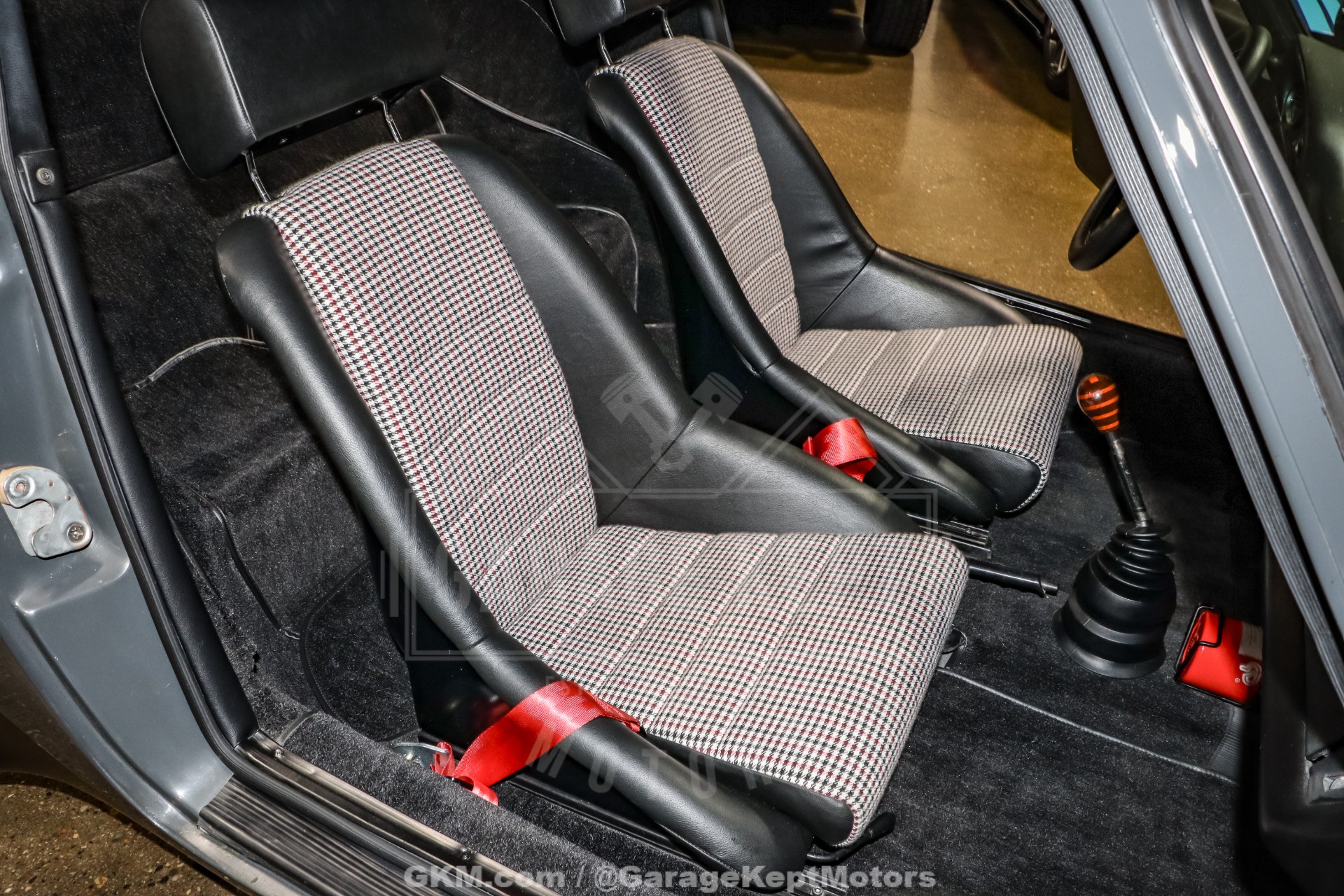 1977 Porsche 911 114