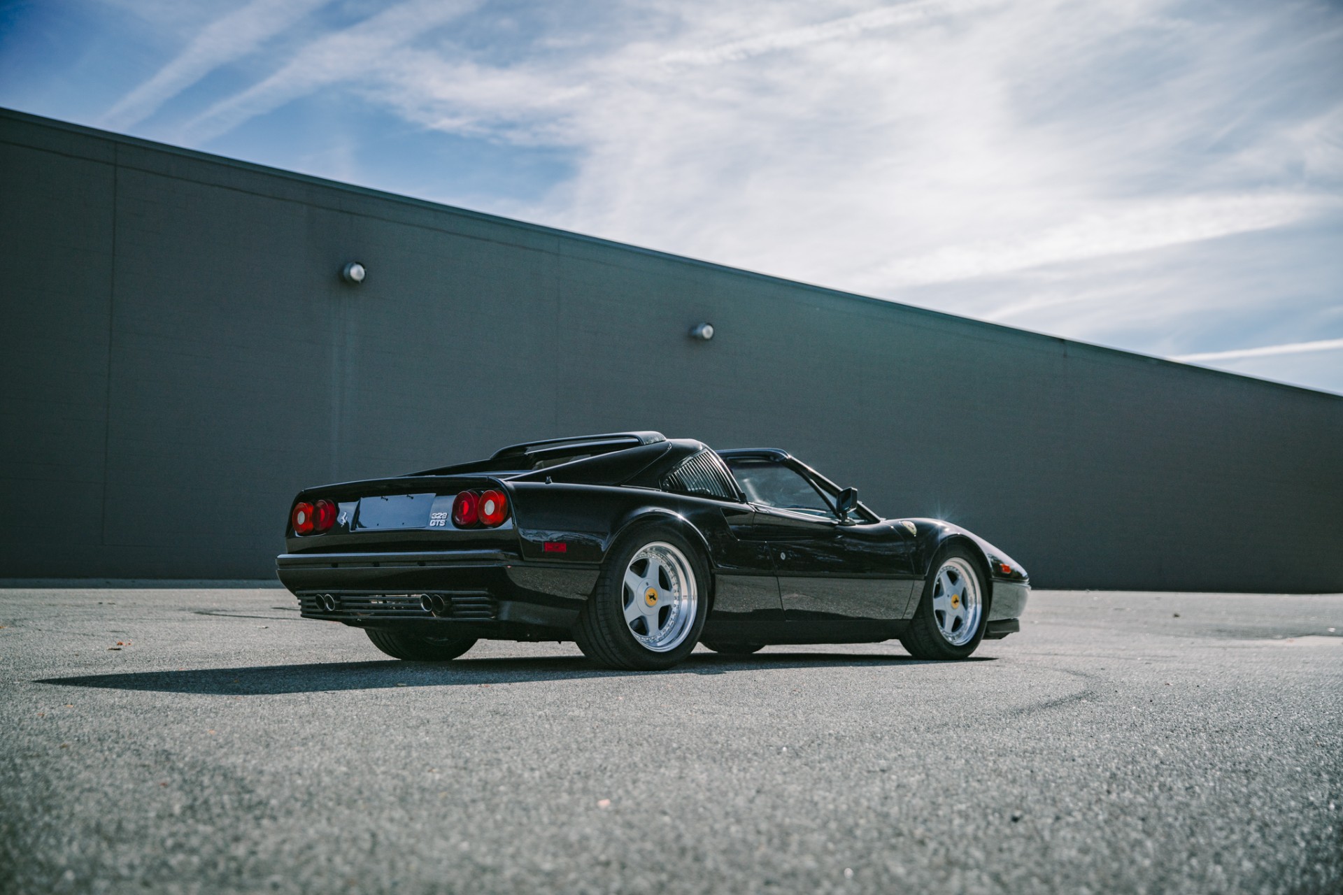 1986 Ferrari 328 GTS 16