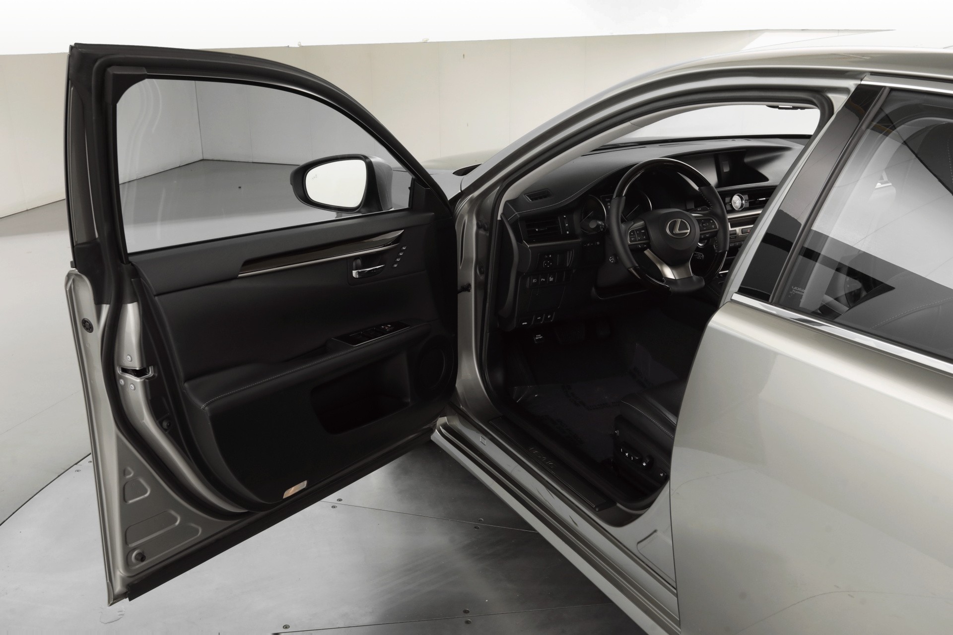 2016 Lexus ES 350 239