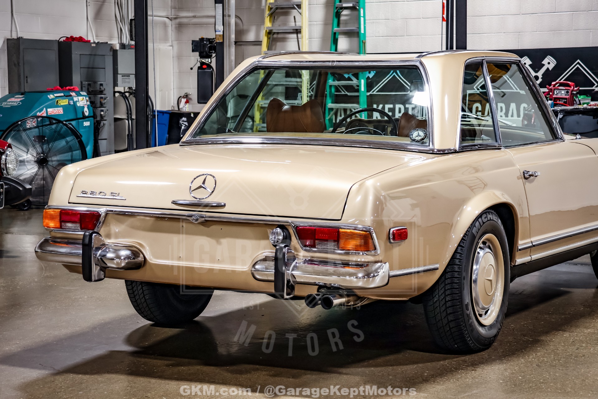 1970 Mercedes-Benz 280SL 263
