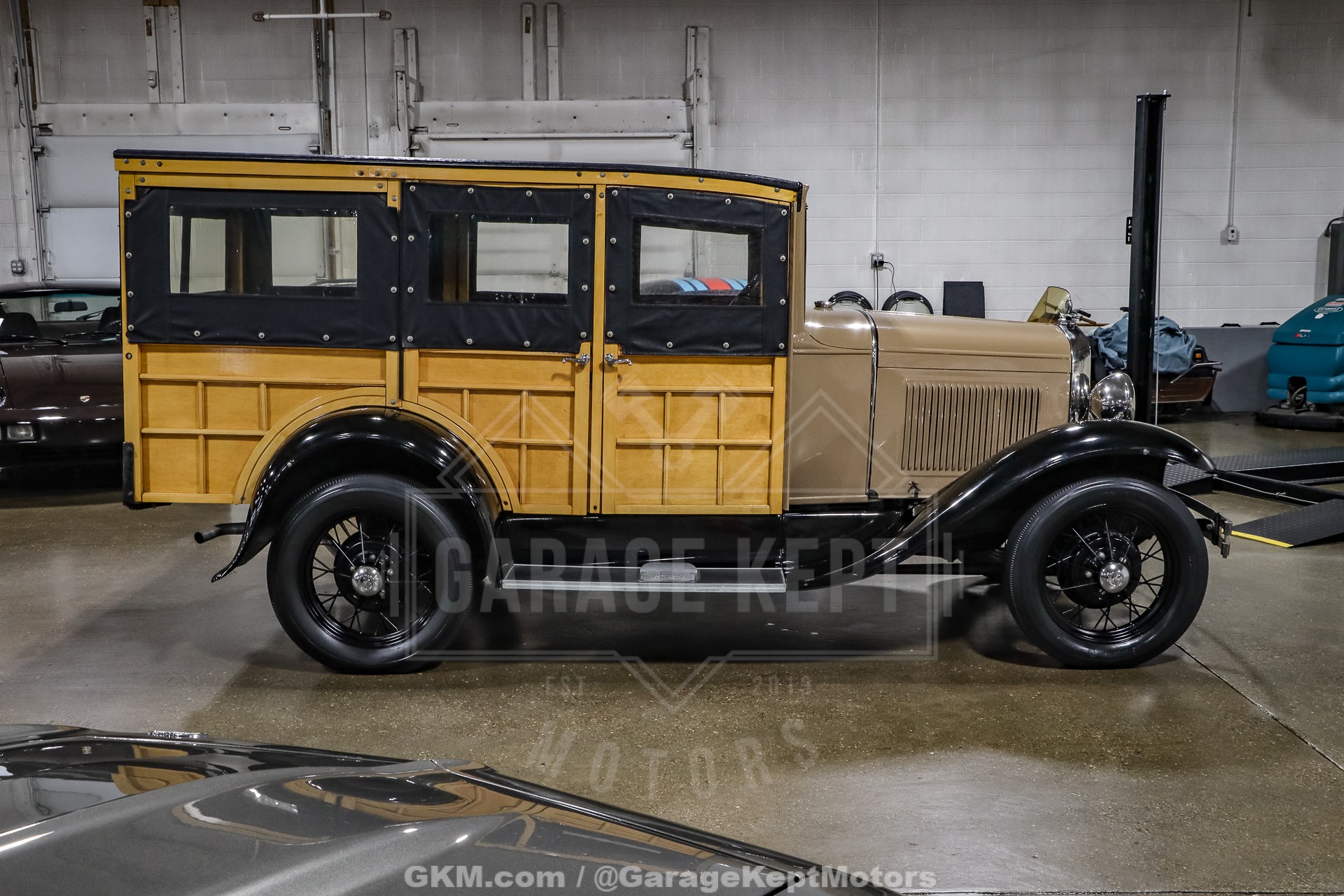 1930 Ford Model A Woody 10