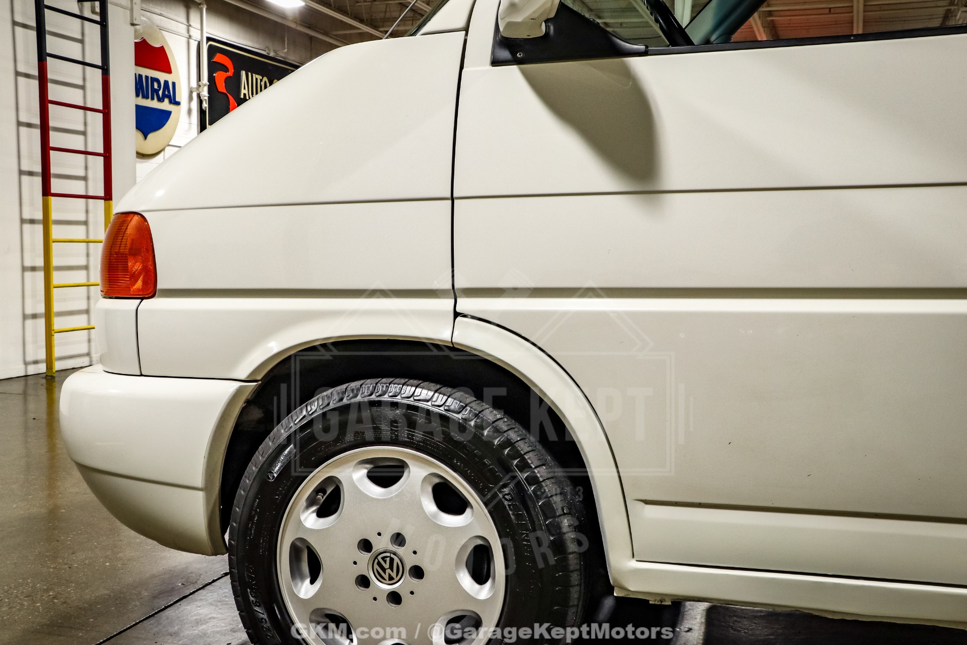 2003 Volkswagen EuroVan 34