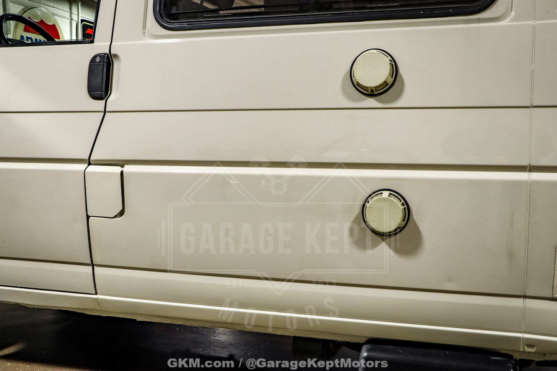 2003 Volkswagen EuroVan 36