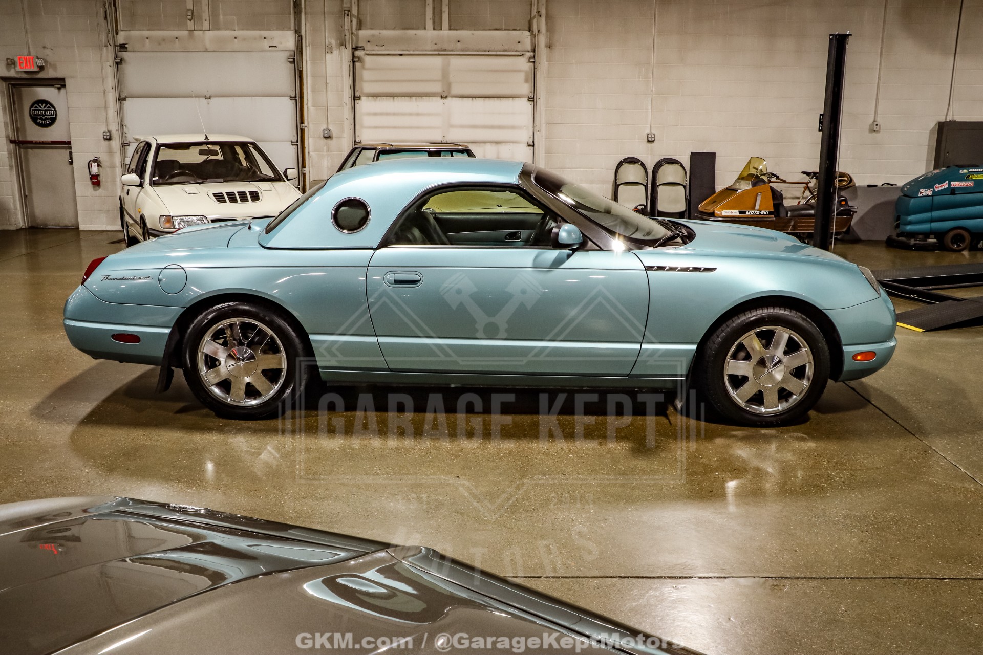 2002 Ford Thunderbird 12