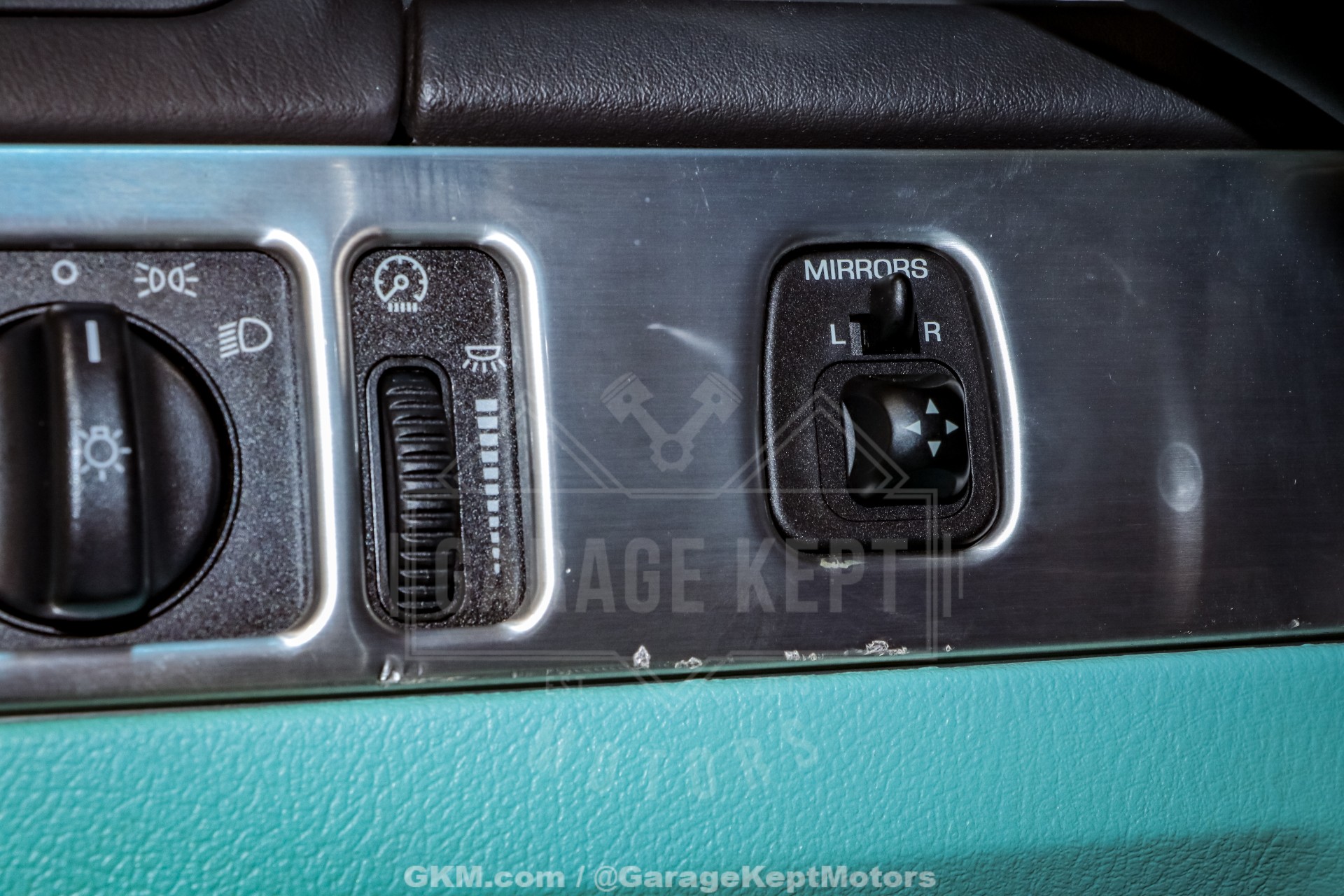 2002 Ford Thunderbird 136