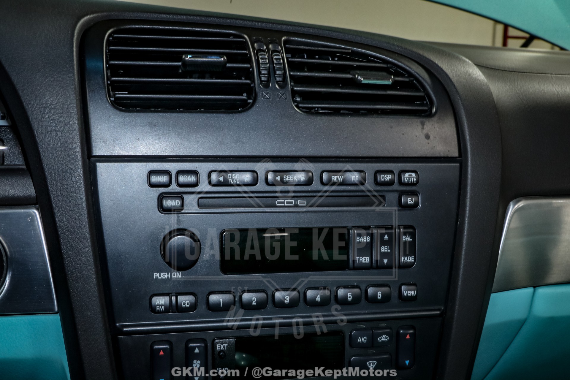 2002 Ford Thunderbird 137