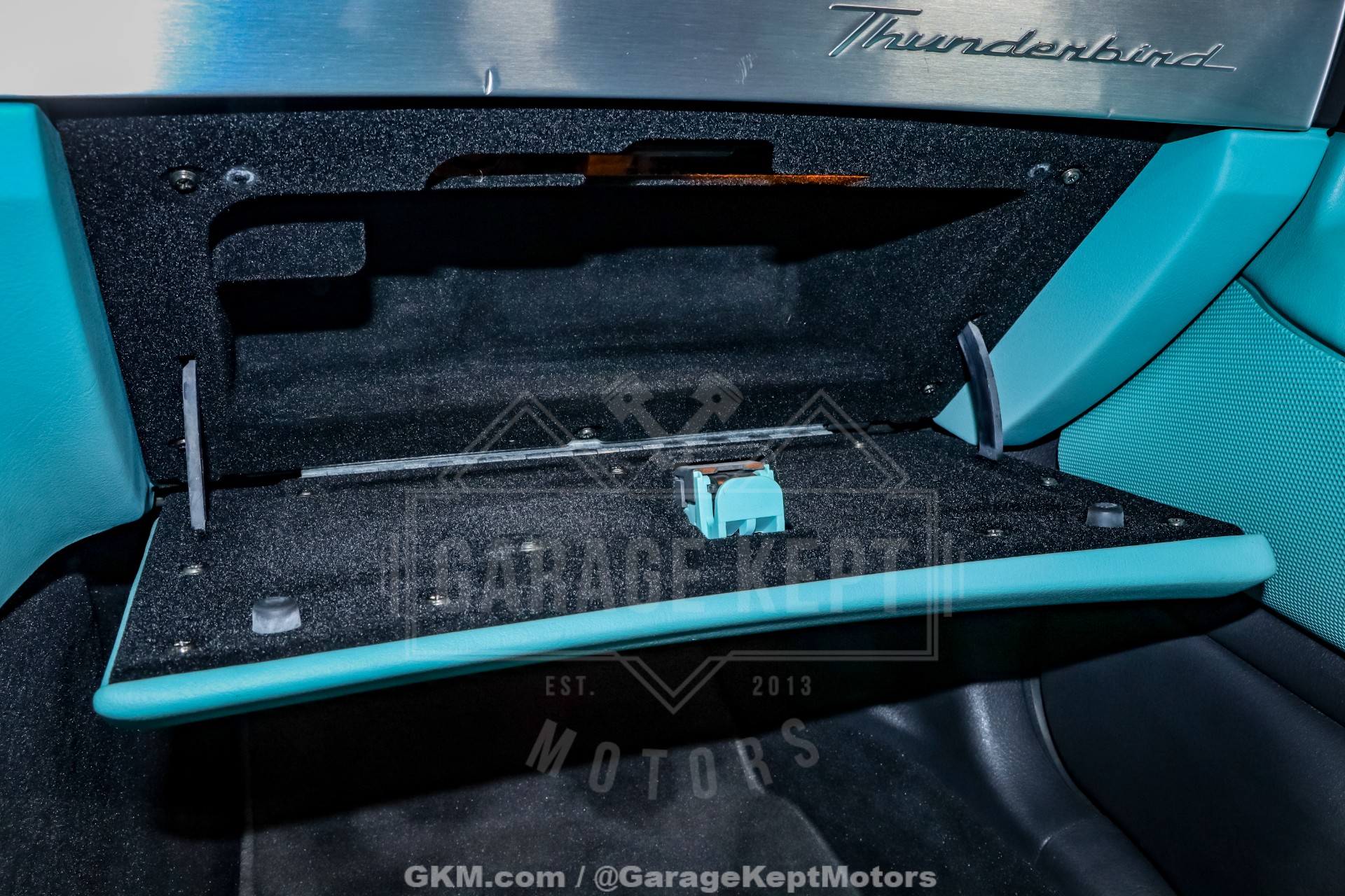 2002 Ford Thunderbird 147