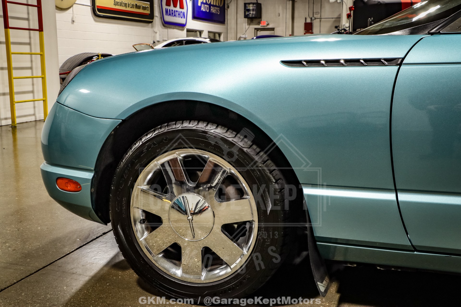 2002 Ford Thunderbird 36