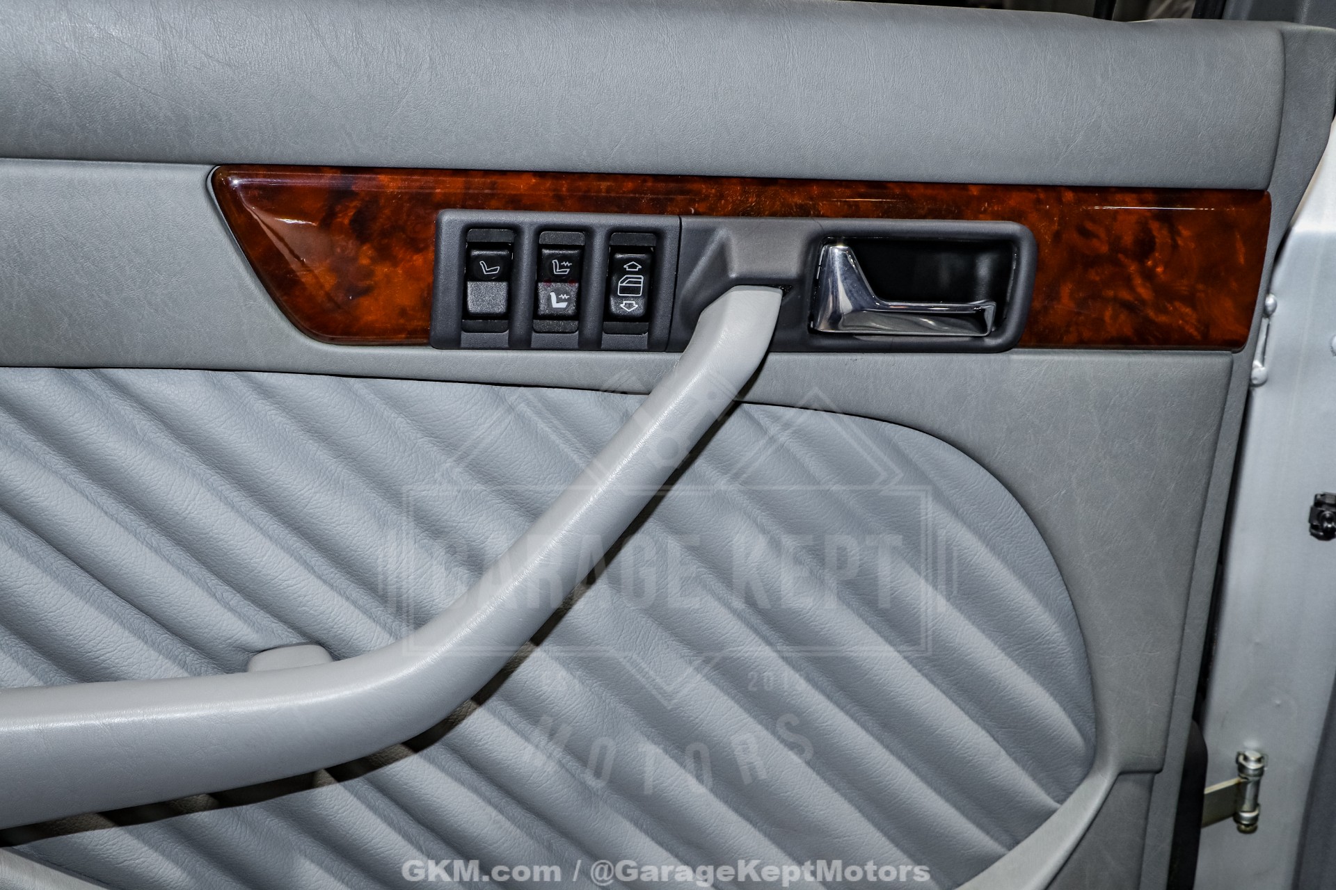 1991 Mercedes-Benz 560-Class 106