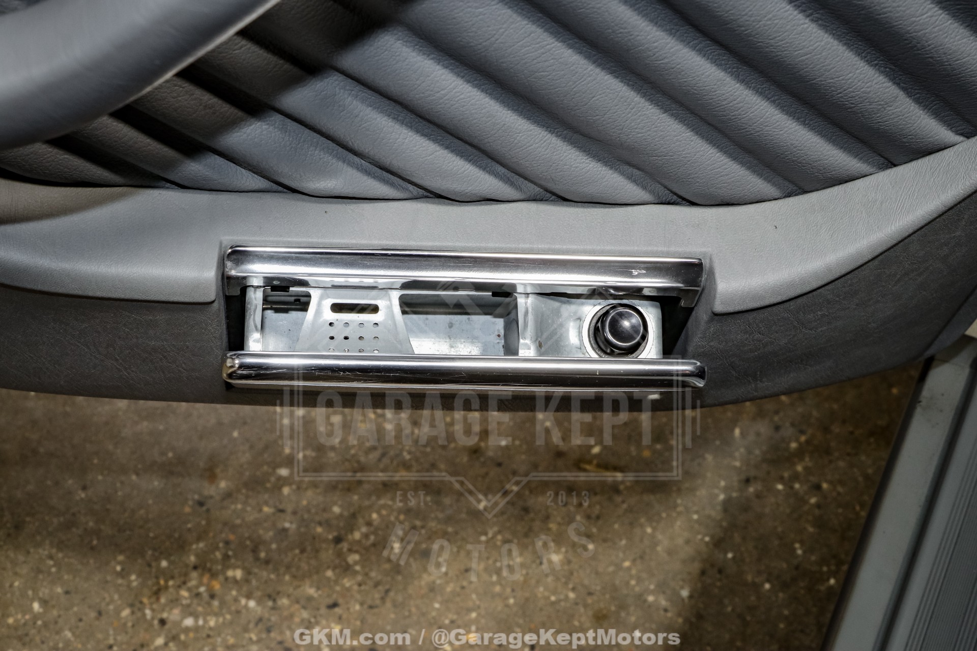 1991 Mercedes-Benz 560-Class 107