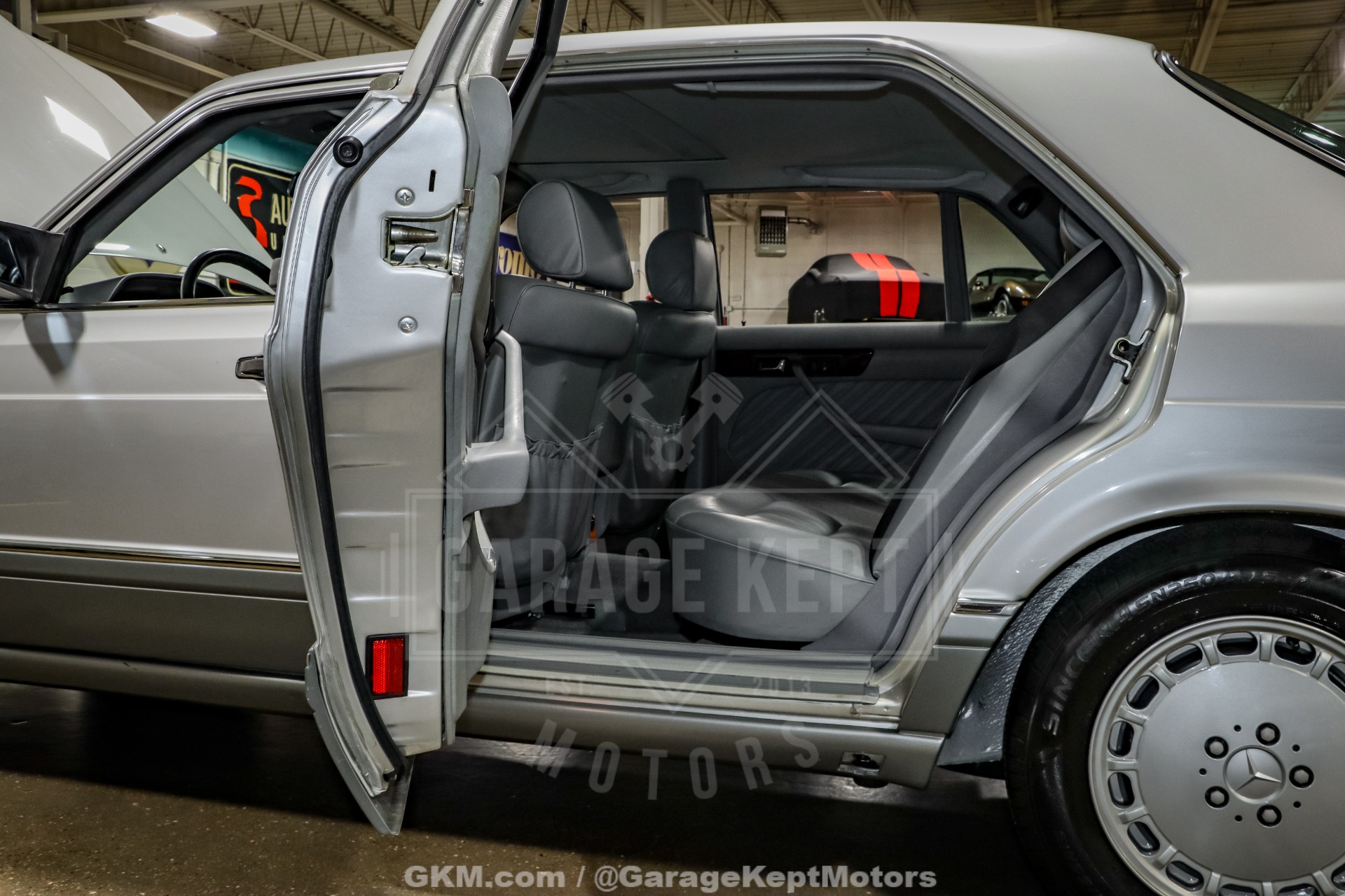 1991 Mercedes-Benz 560-Class 108