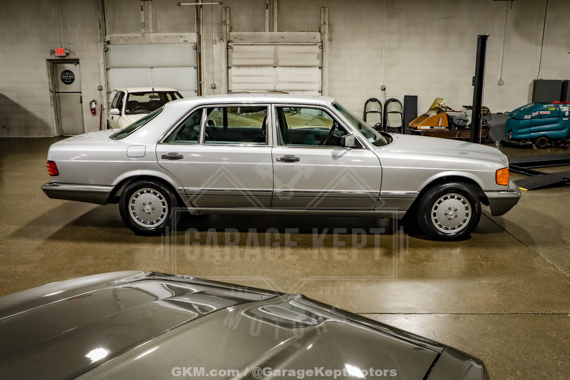 1991 Mercedes-Benz 560-Class 10