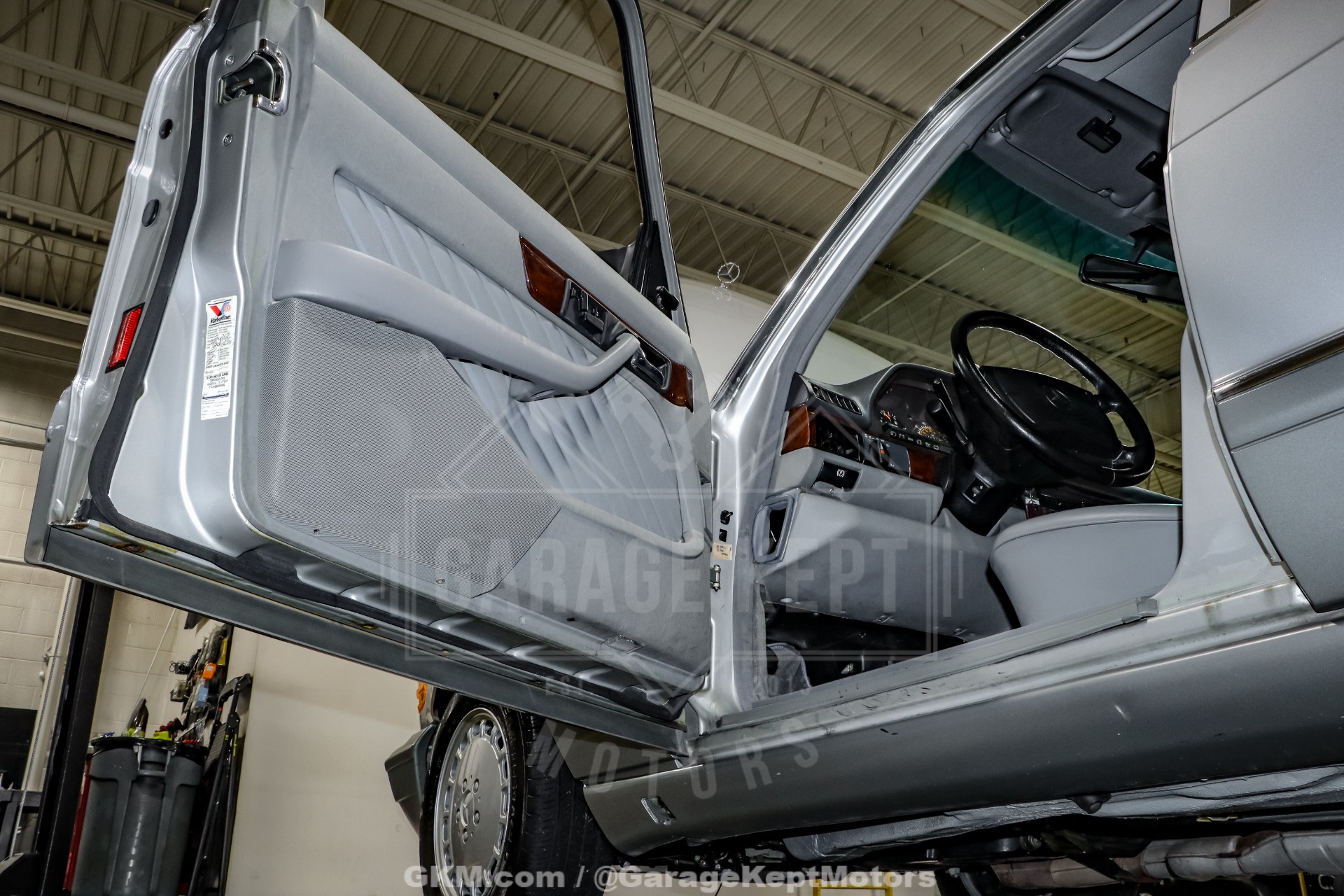 1991 Mercedes-Benz 560-Class 120