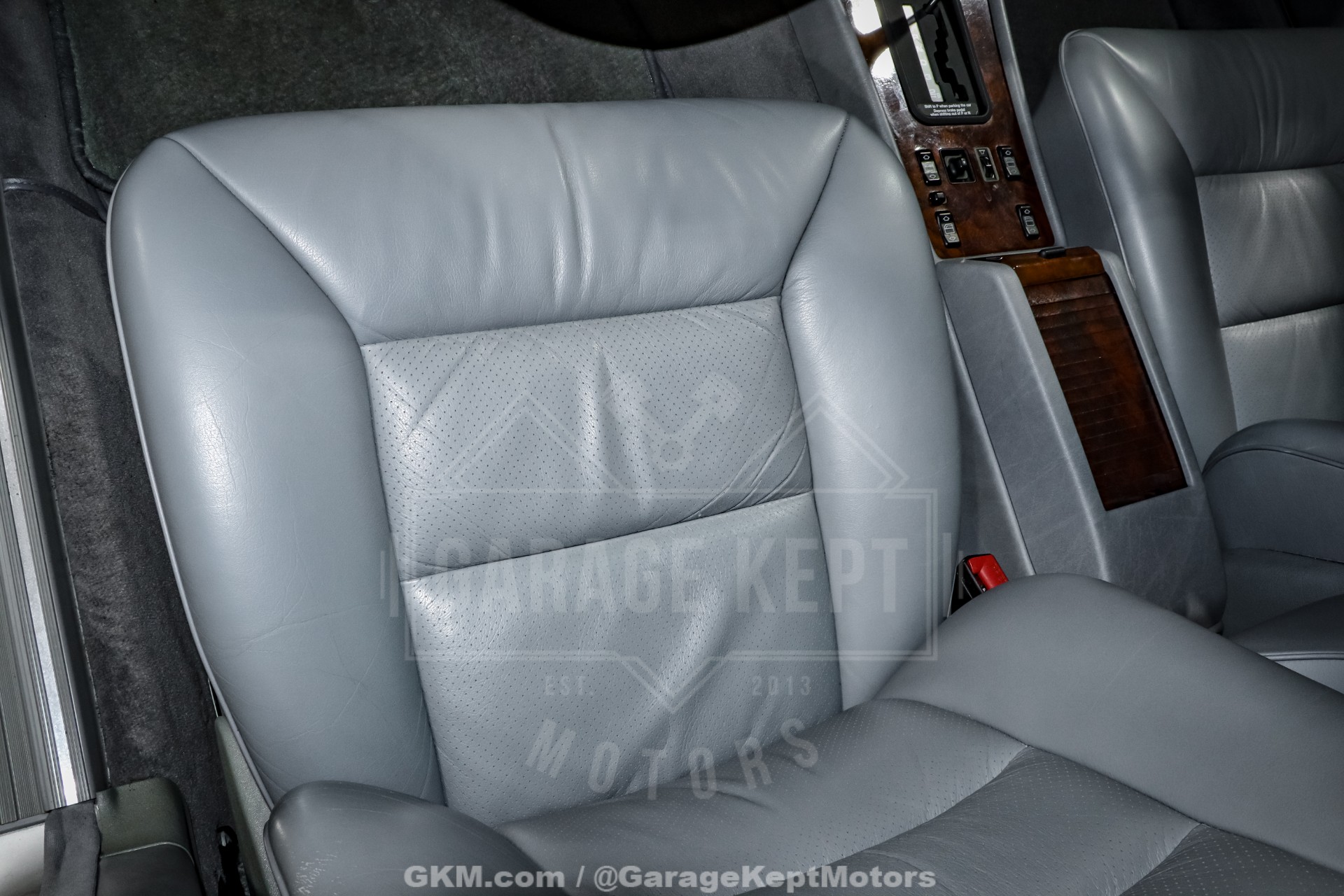 1991 Mercedes-Benz 560-Class 128