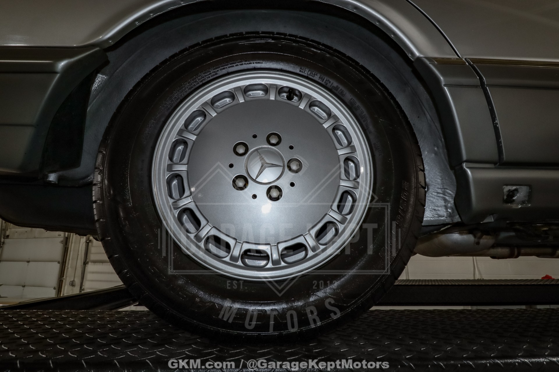 1991 Mercedes-Benz 560-Class 176