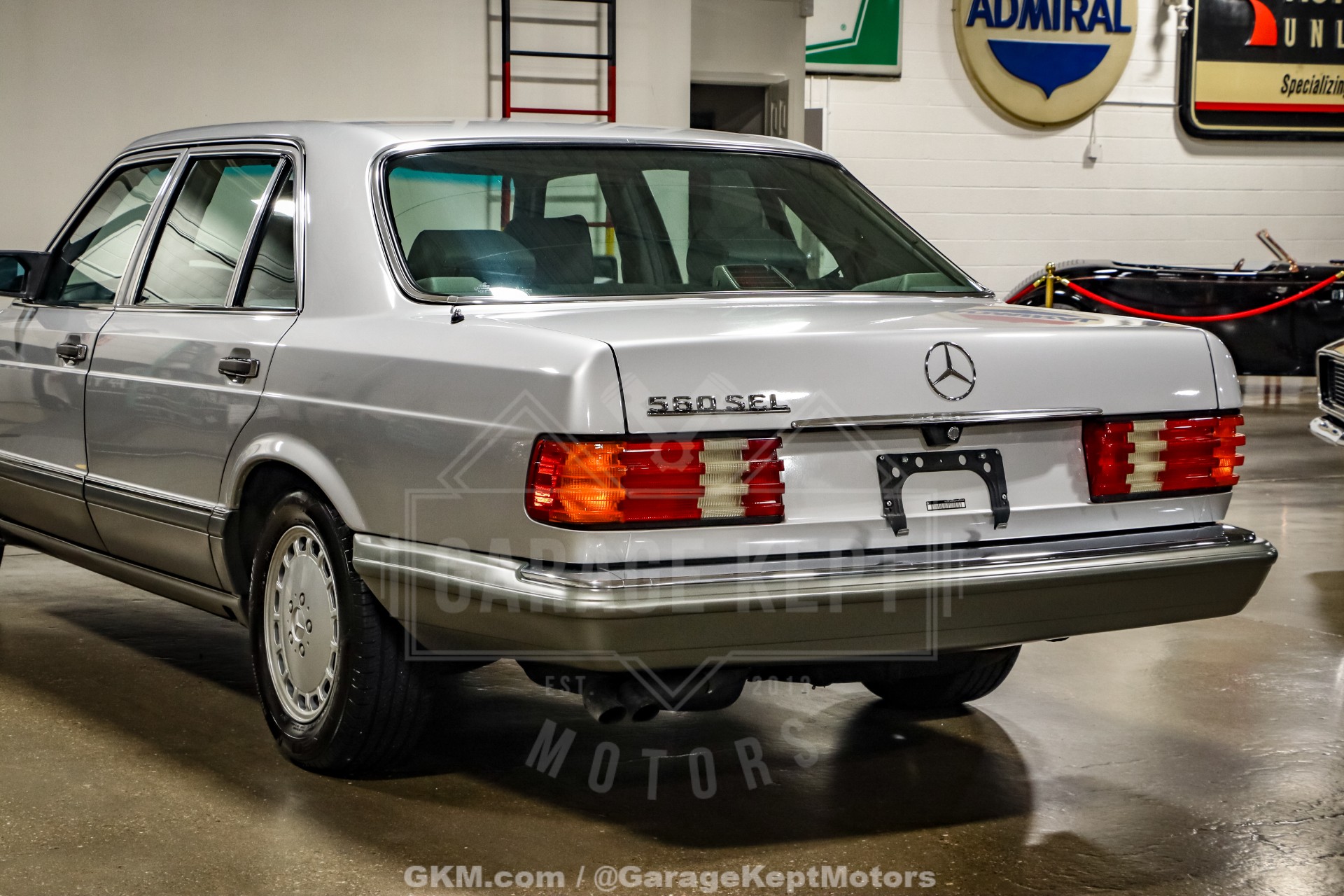 1991 Mercedes-Benz 560-Class 43