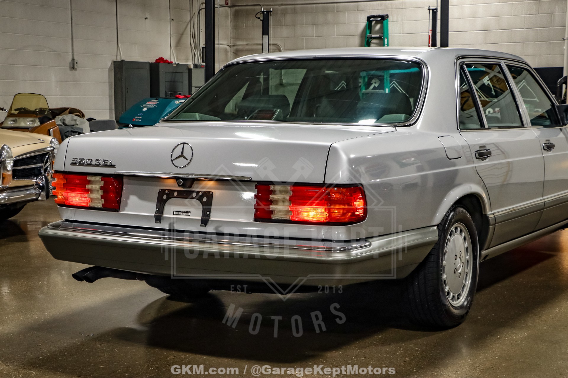 1991 Mercedes-Benz 560-Class 48