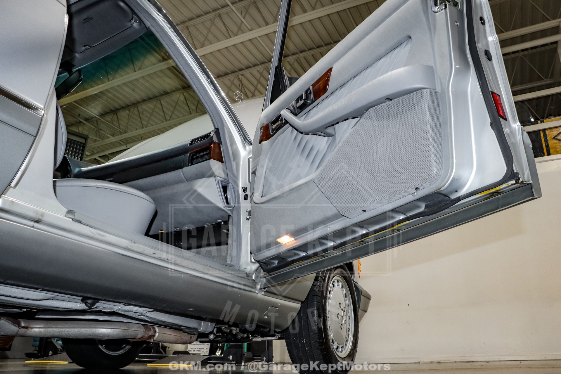 1991 Mercedes-Benz 560-Class 70